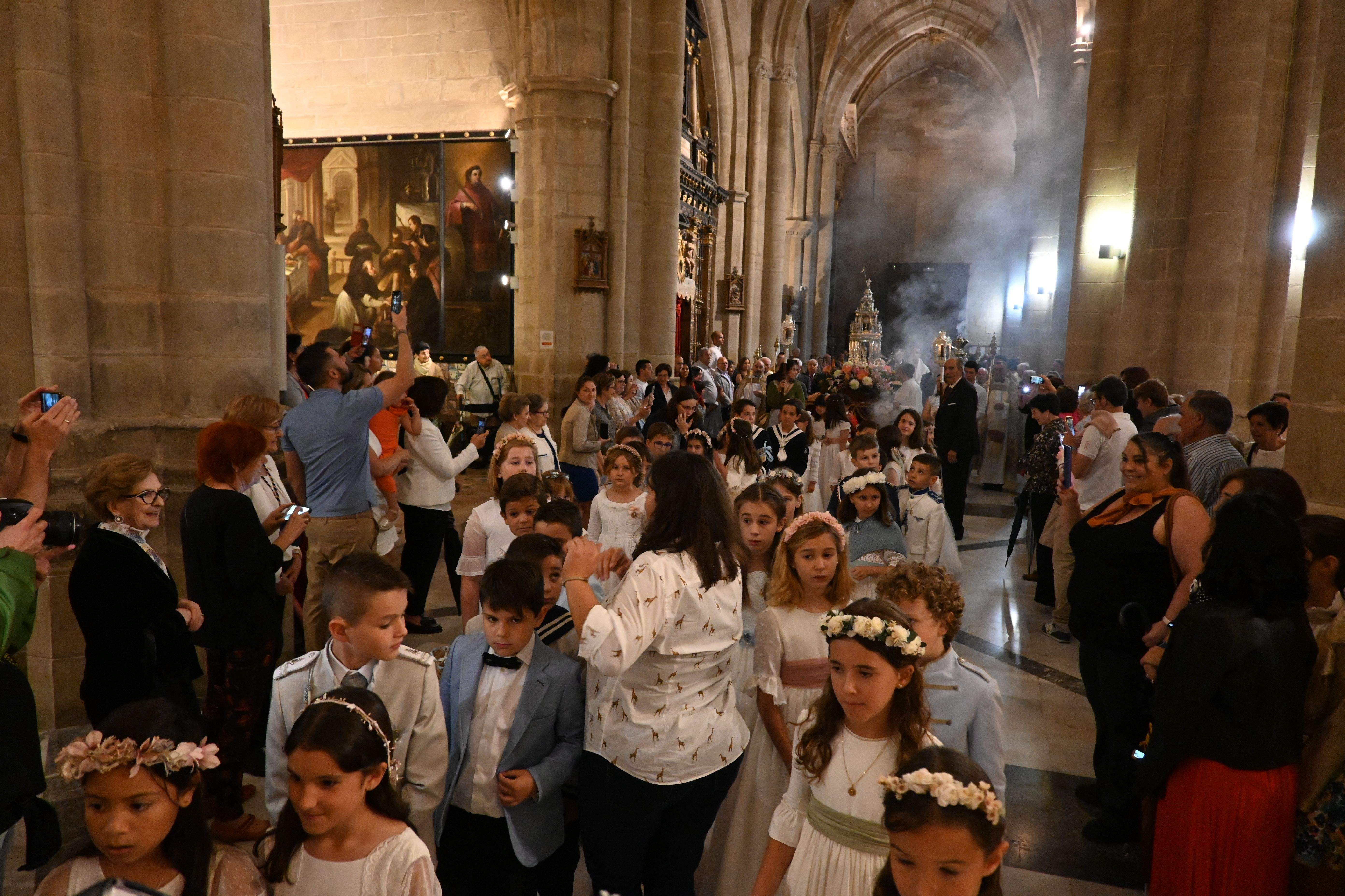 La Catedral acoge la multitudinaria misa y procesión del Corpus Christi ...