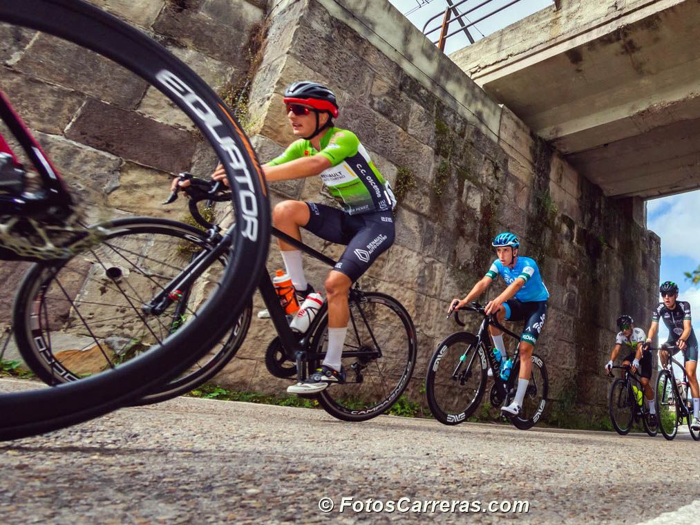 Huesca La Magia Renault participó en la carrera cántabra con una actuación destacada de Clavero. Foto: FotosCarreras