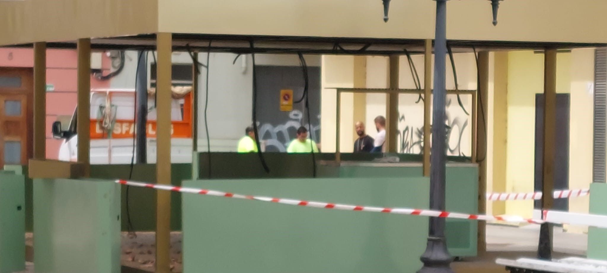 Estructura del Pukkel, con Mikel Rico y Jorge Pulido junto a miembros de las Brigadas