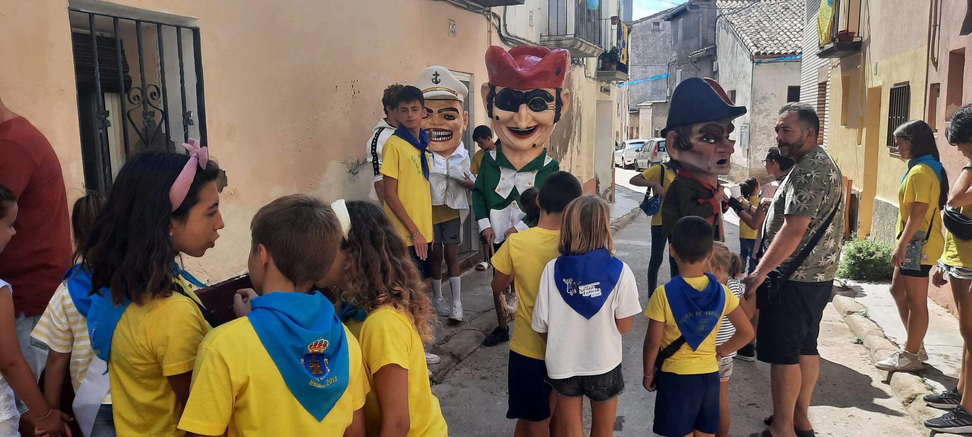 Cabezudos. Foto Ayuntamiento de Ayerbe