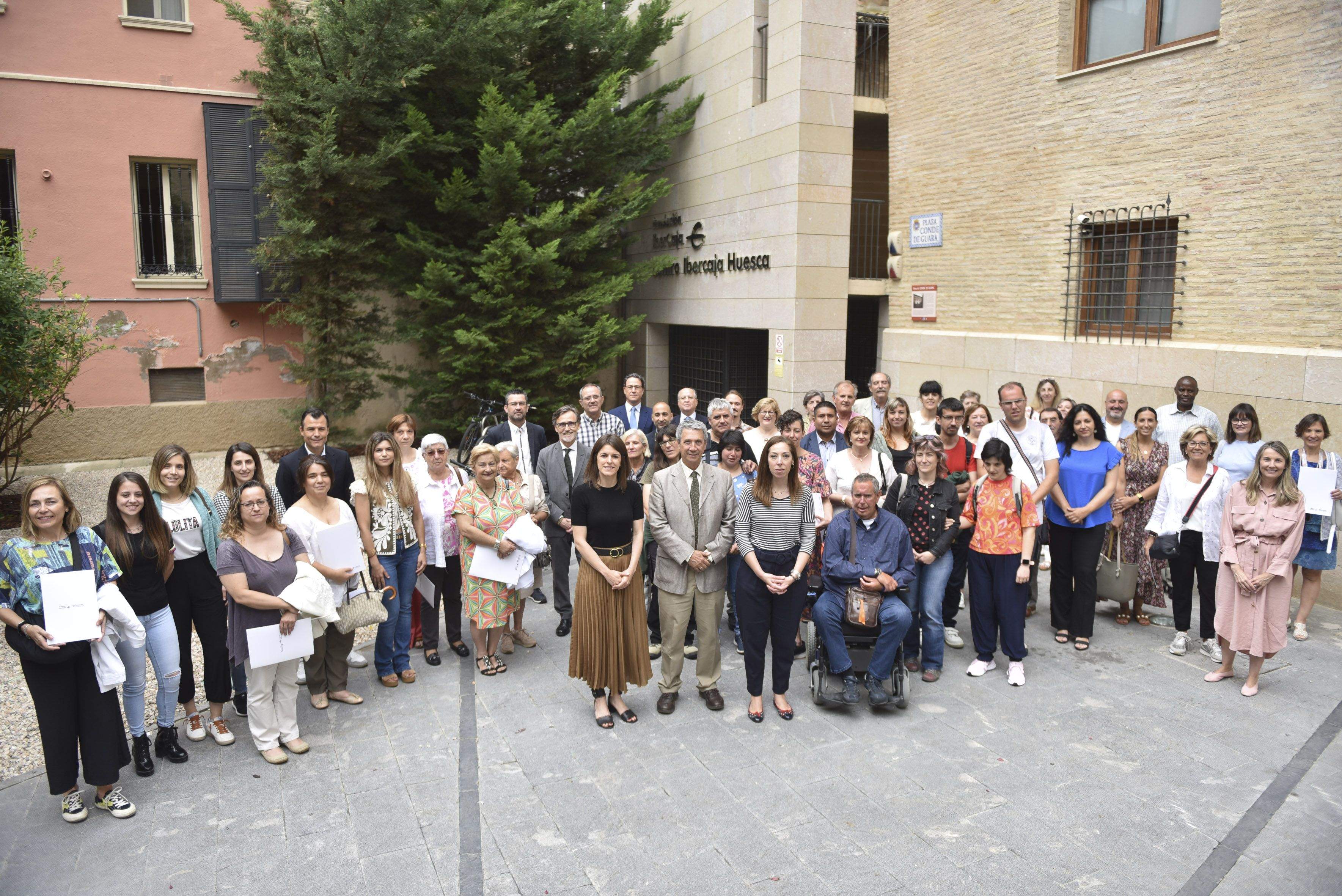 Asistentes a la entrega convenios sociales de Fundación Ibercaja y Fundación CAI en Huesca.