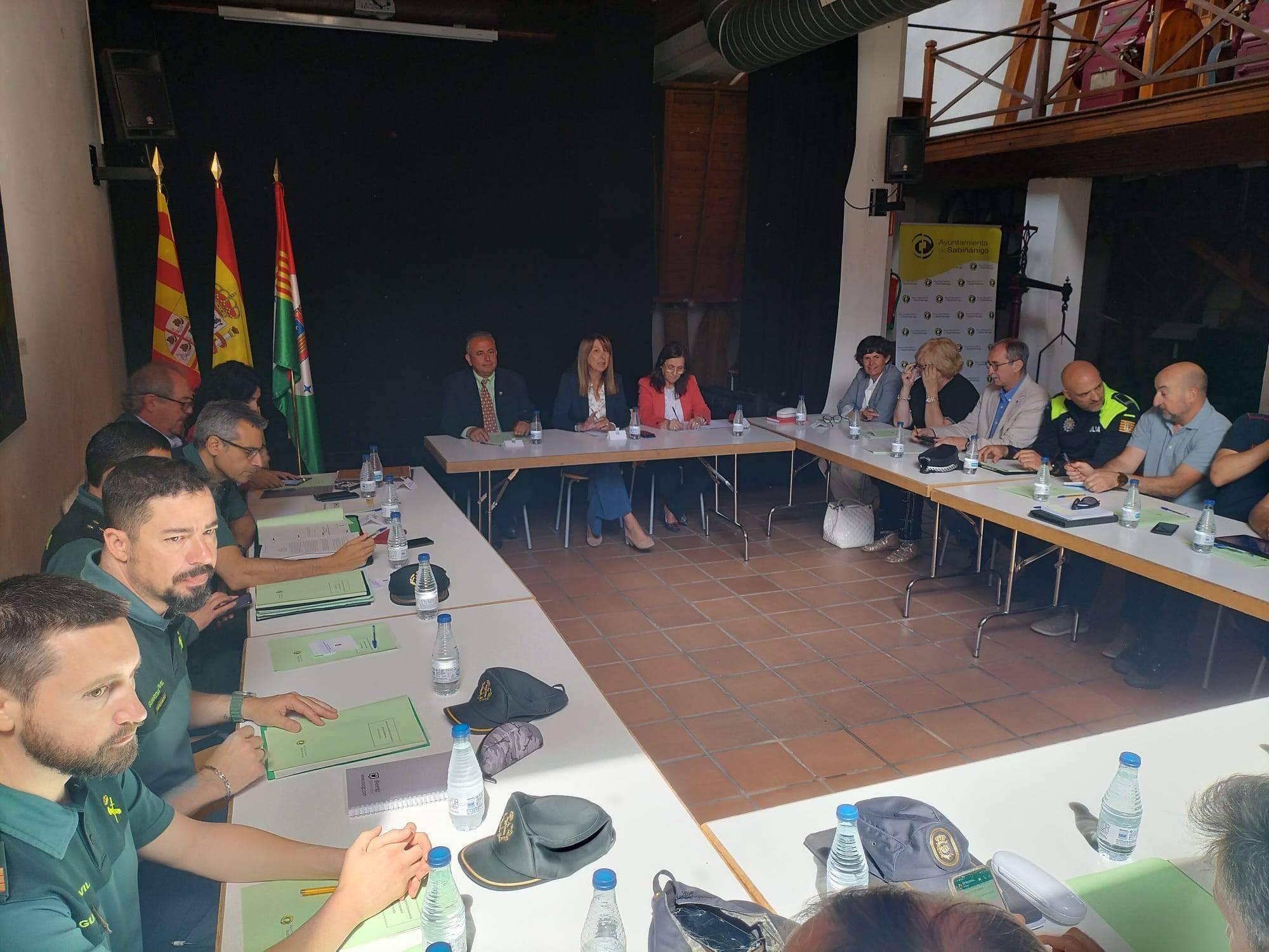 La Junta Local de Seguridad de Sabiñánigo, copresidida por la alcaldesa en funciones, Berta Fernández, y por el subdelegado del Gobierno de España en Huesca, Carlos Campo, se ha reunido este martes