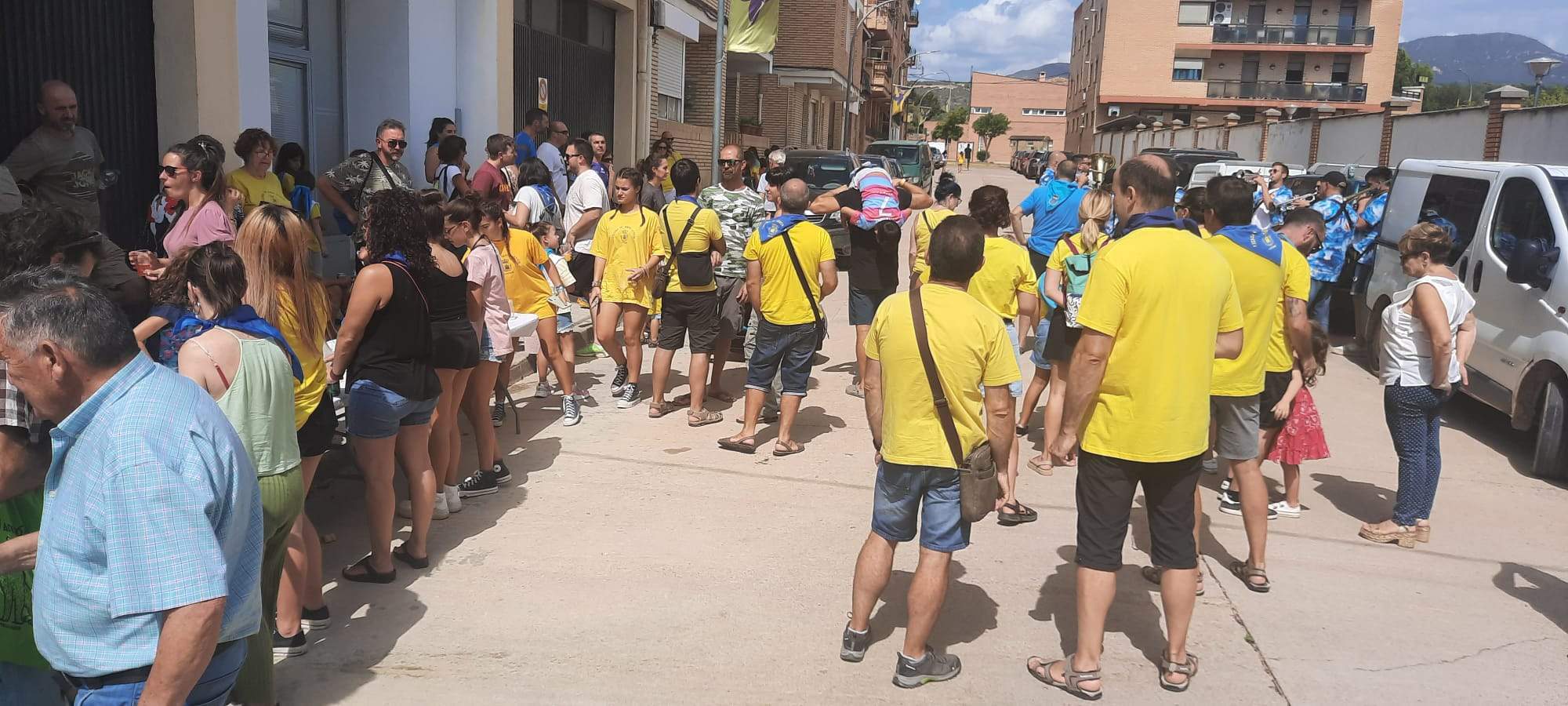 Pasacalles. Foto Ayuntamiento de Ayerbe