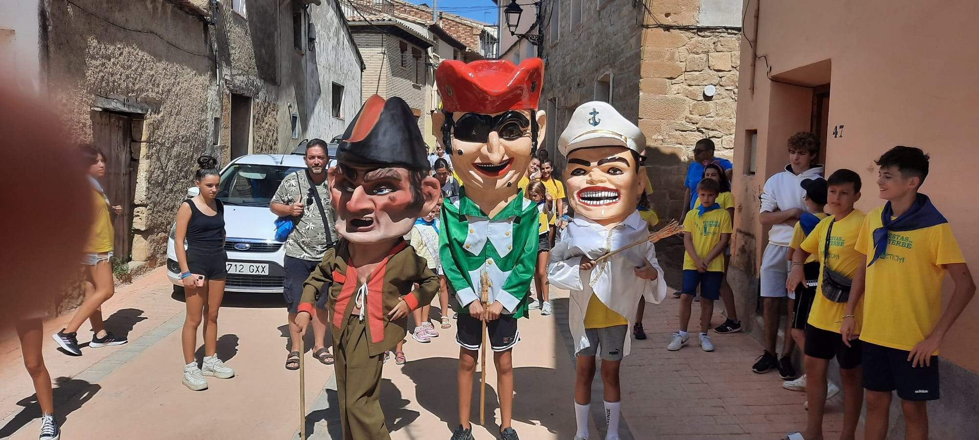 Senpa, Pirata y Capitán, siempre en primera plana. Foto Ayuntamiento de Ayerbe