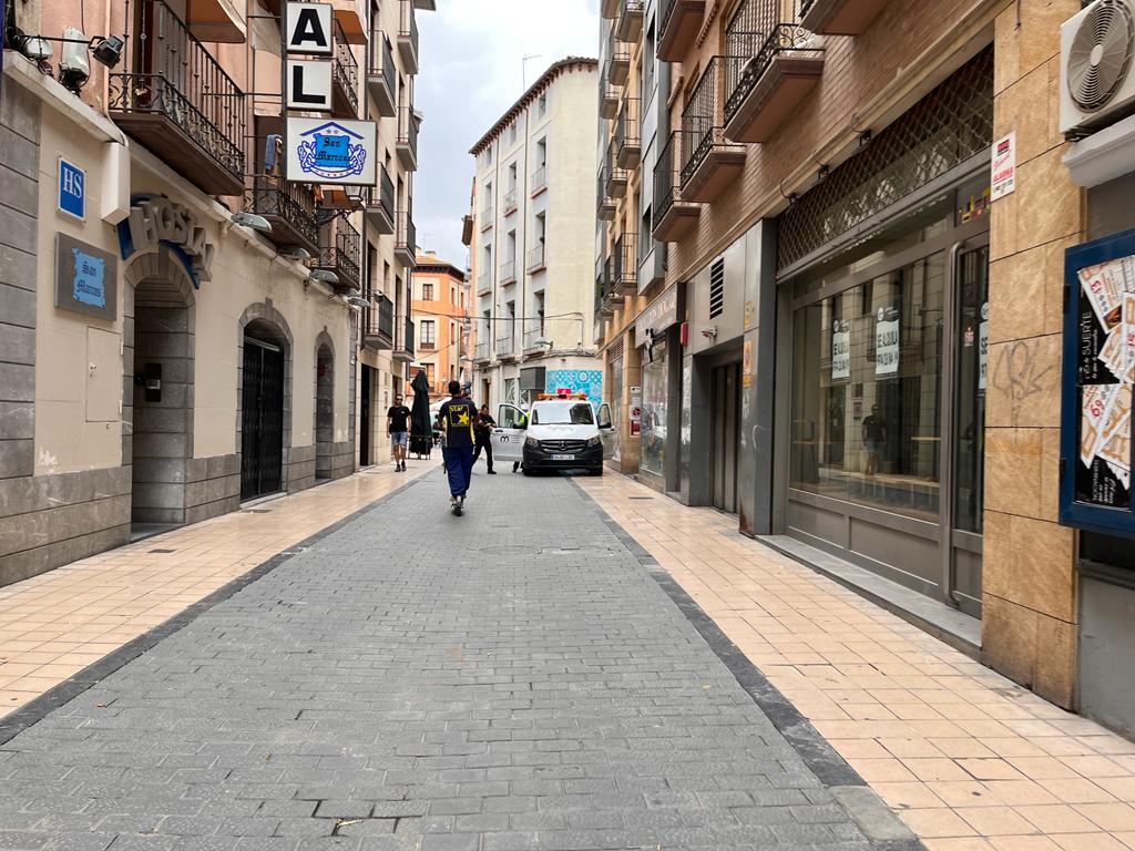 Edificio donde ha sido encontrado muerto un vecino de Huesca que vivía solo.