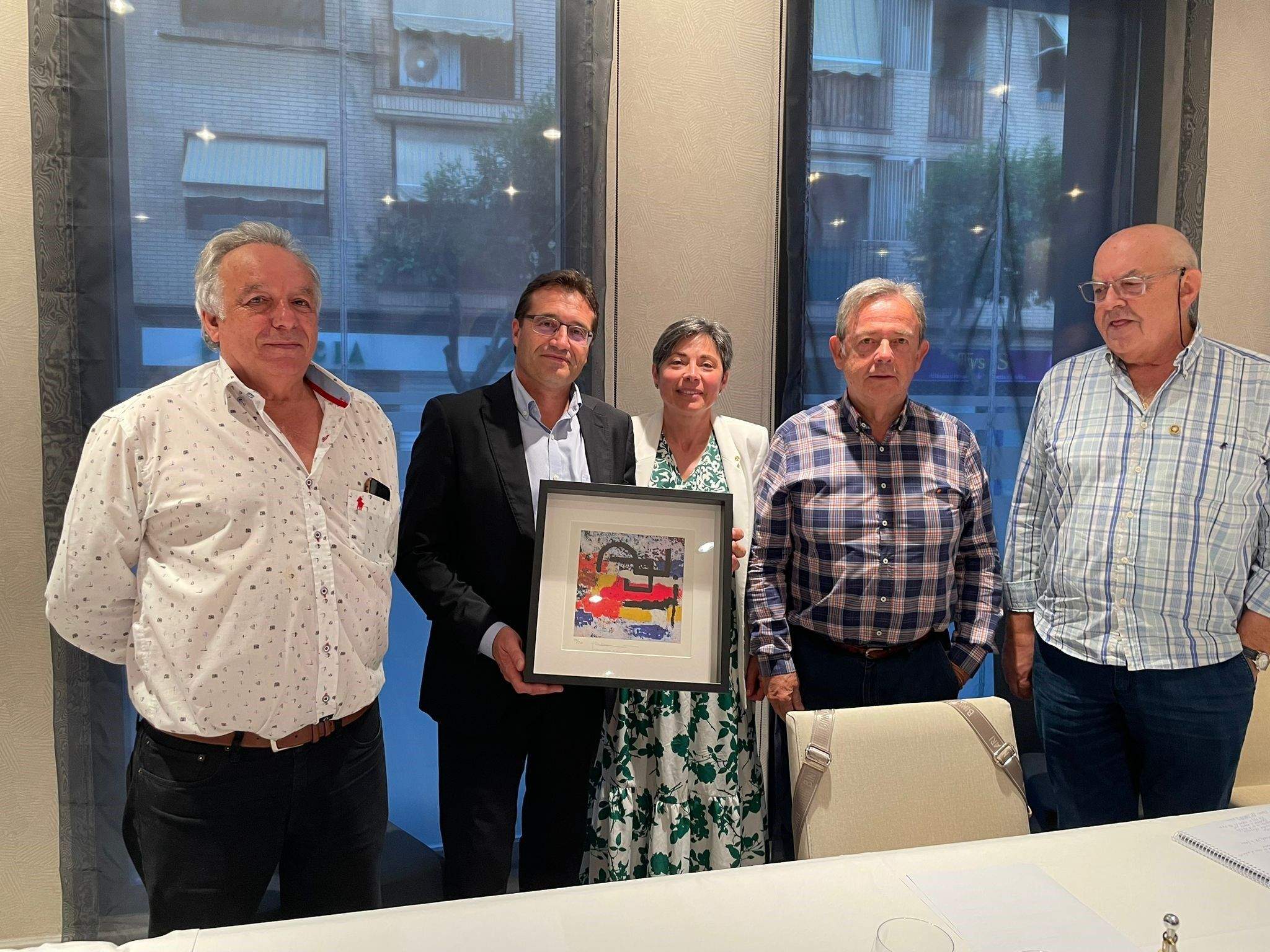José Luis González, Jesús Alfaro, Rosa Peiretó, Eduardo Cuello y Javier Biota, en el acto del Rotary Club.