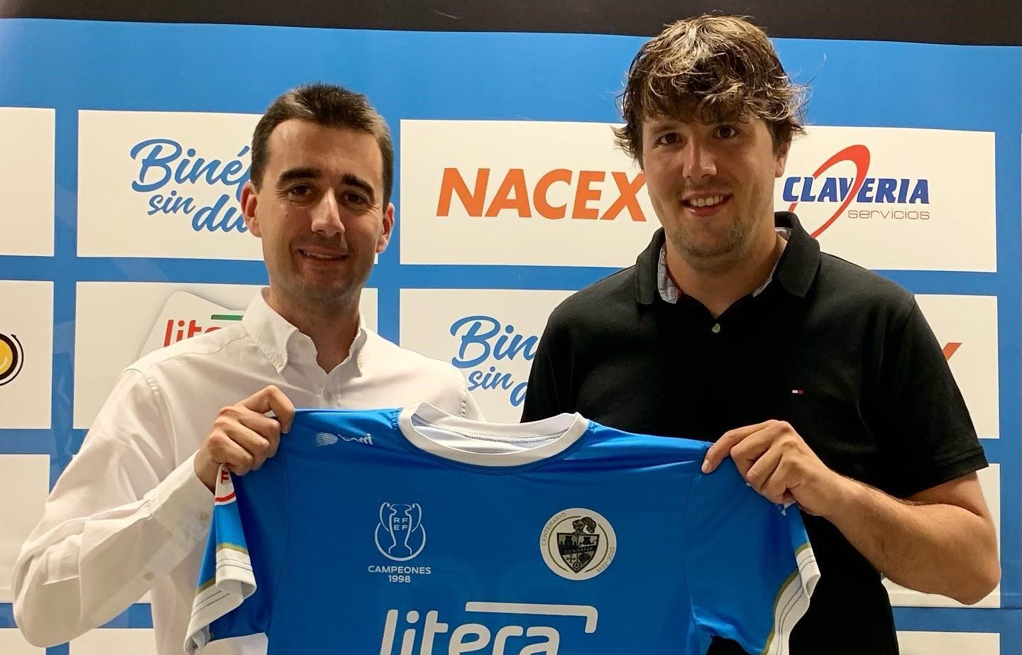 Luis Arcas, a la derecha, posa junto a José Manuel Murillo. Foto: CD Binéfar