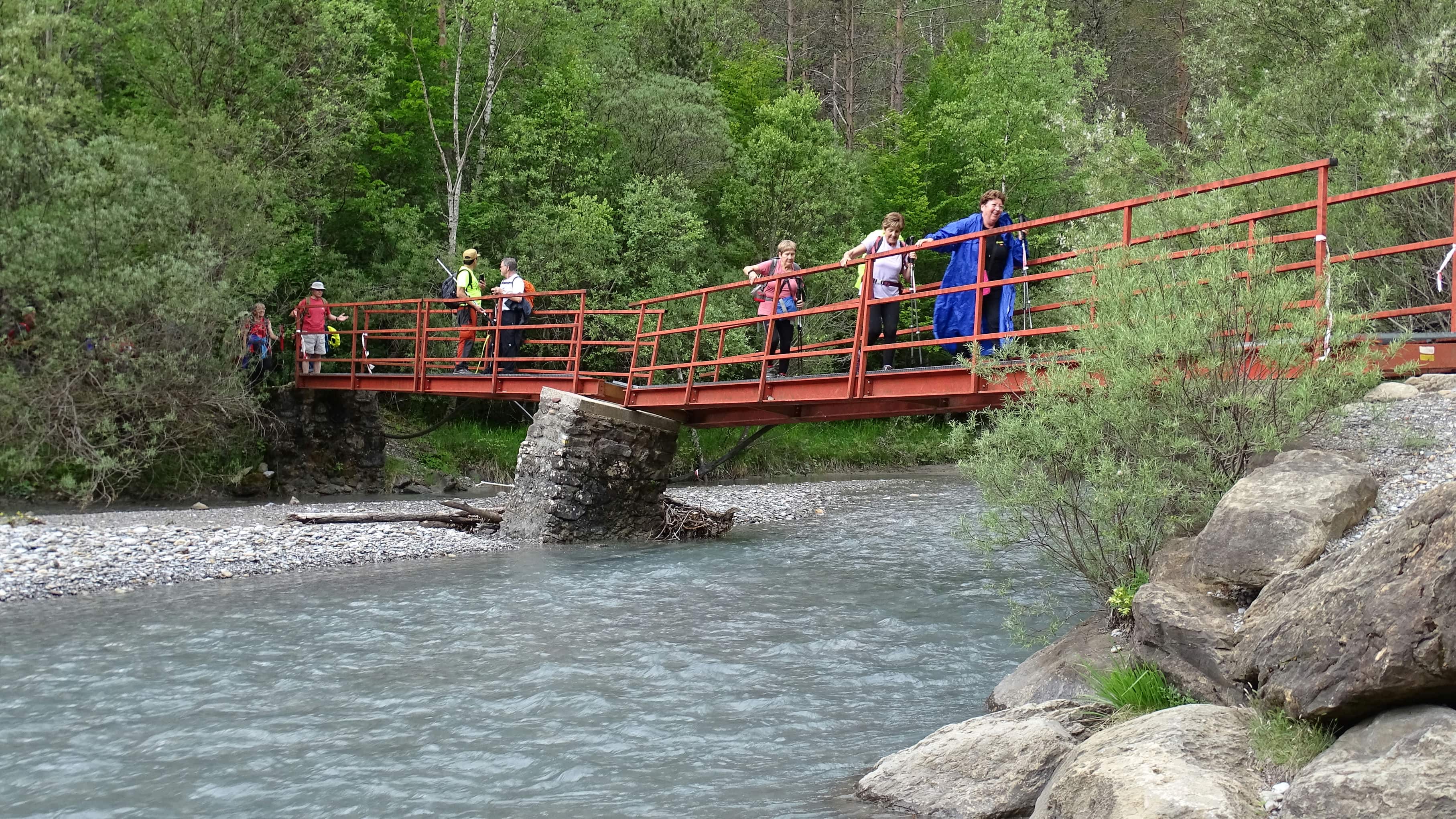 Por el Valle de Pineta. Foto Alfredo Zazo