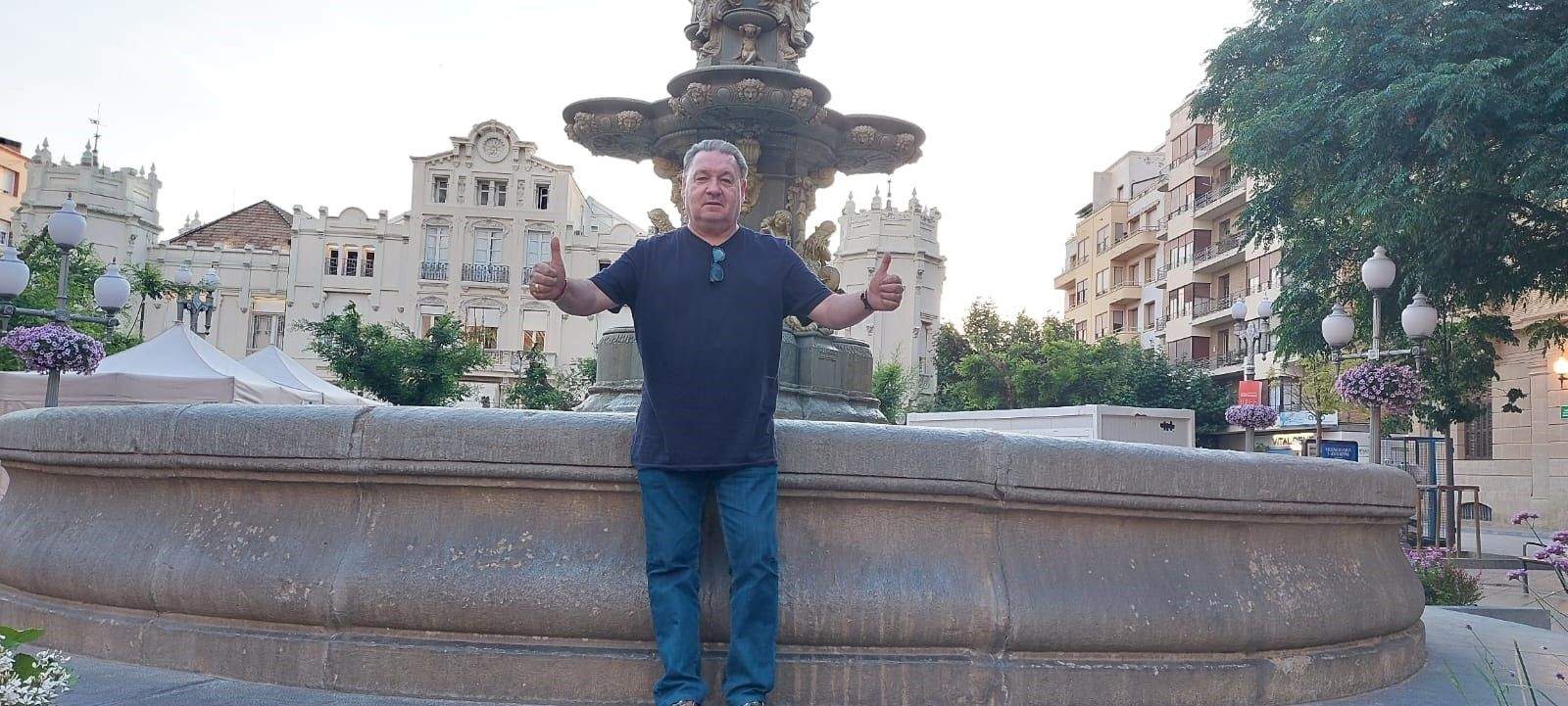 Agustín Lasaosa, en la Plaza de Navarra Agustín Lasaosa, en la Plaza de Navarra