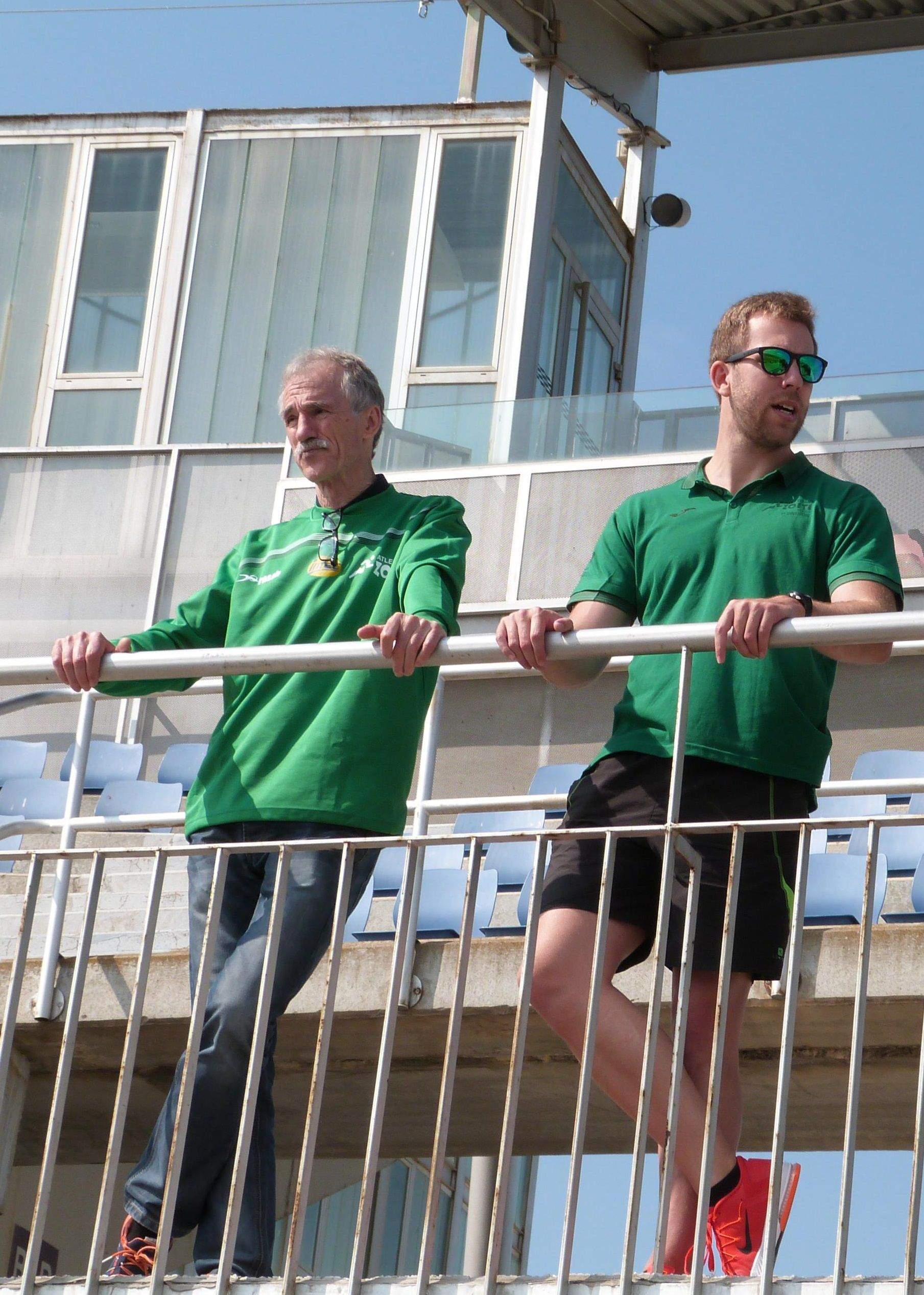 Camarón padre e hijo como espectadores