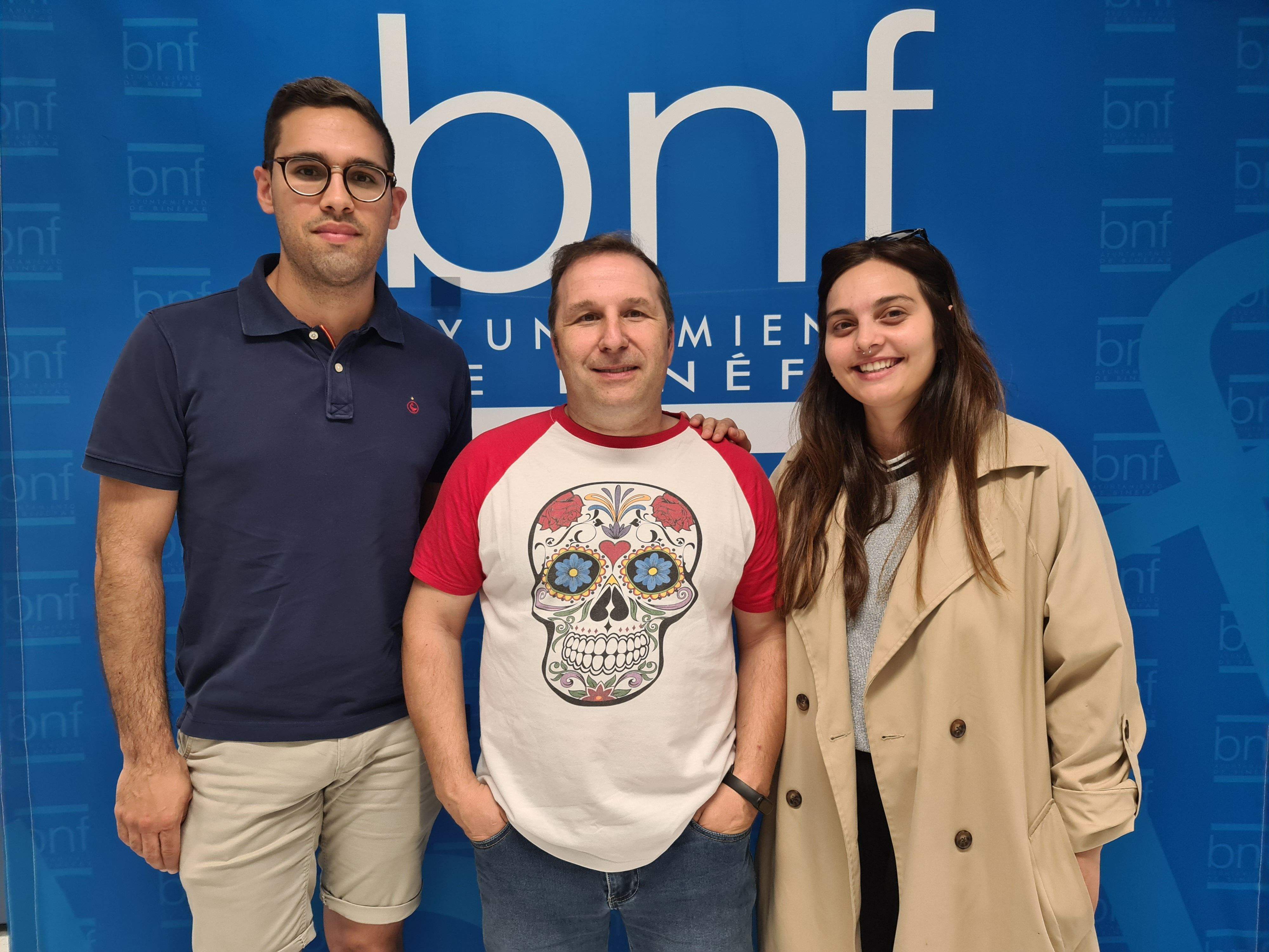 Francis Charles, en el centro, con representantes de las peñas.