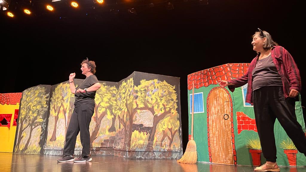 Actuación de los grupos de Cruz Blanca en la Muestra de Teatro y Danza. Foto: Mercedes Manterola