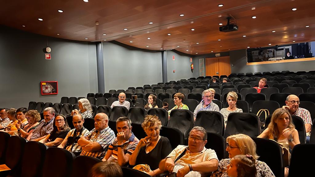 Actuación de los grupos de Cruz Blanca en la Muestra de Teatro y Danza. Foto: Mercedes Manterola