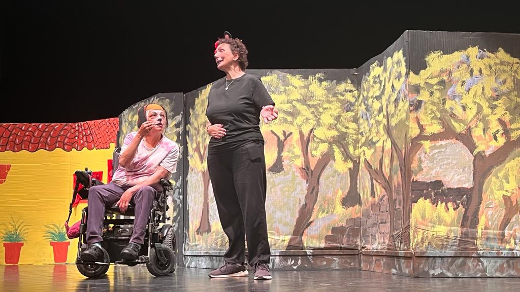 Actuación de los grupos de Cruz Blanca en la Muestra de Teatro y Danza. Foto: Mercedes Manterola