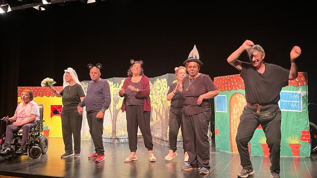 Actuación de los grupos de Cruz Blanca en la Muestra de Teatro y Danza. Foto: Mercedes Manterola