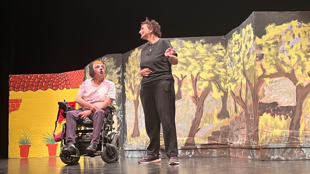 Actuación de los grupos de Cruz Blanca en la Muestra de Teatro y Danza. Foto: Mercedes Manterola