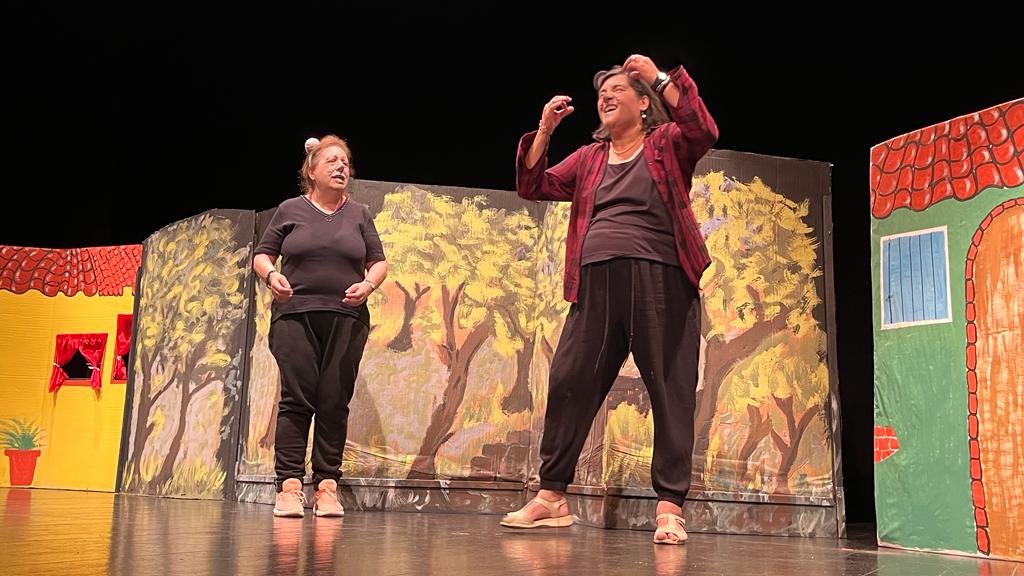 Actuación de los grupos de Cruz Blanca en la Muestra de Teatro y Danza. Foto: Mercedes Manterola