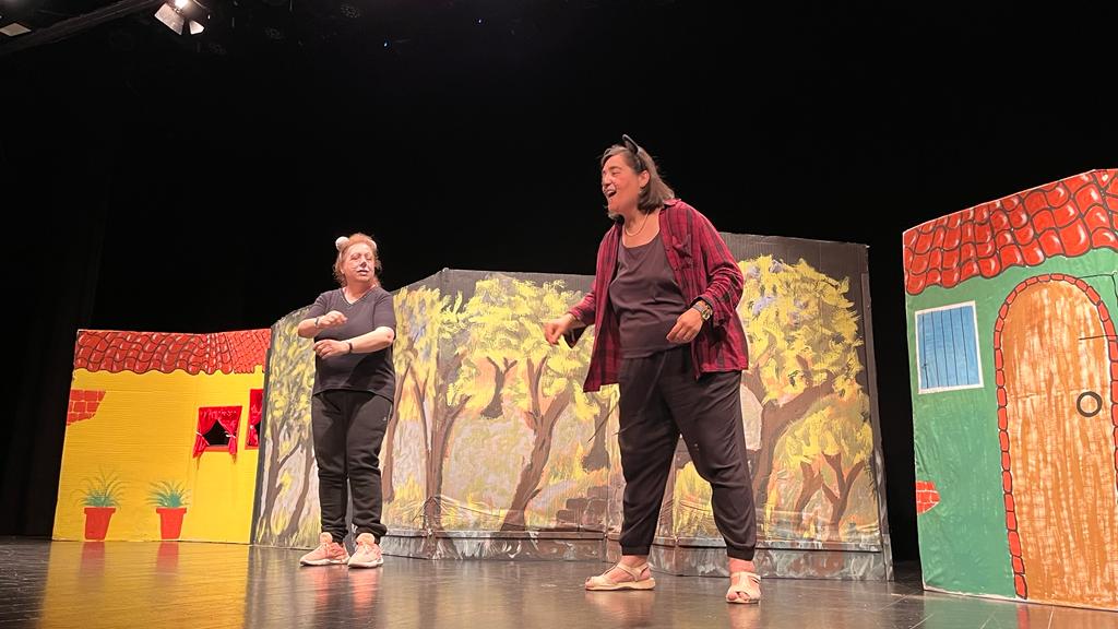 Actuación de los grupos de Cruz Blanca en la Muestra de Teatro y Danza. Foto: Mercedes Manterola