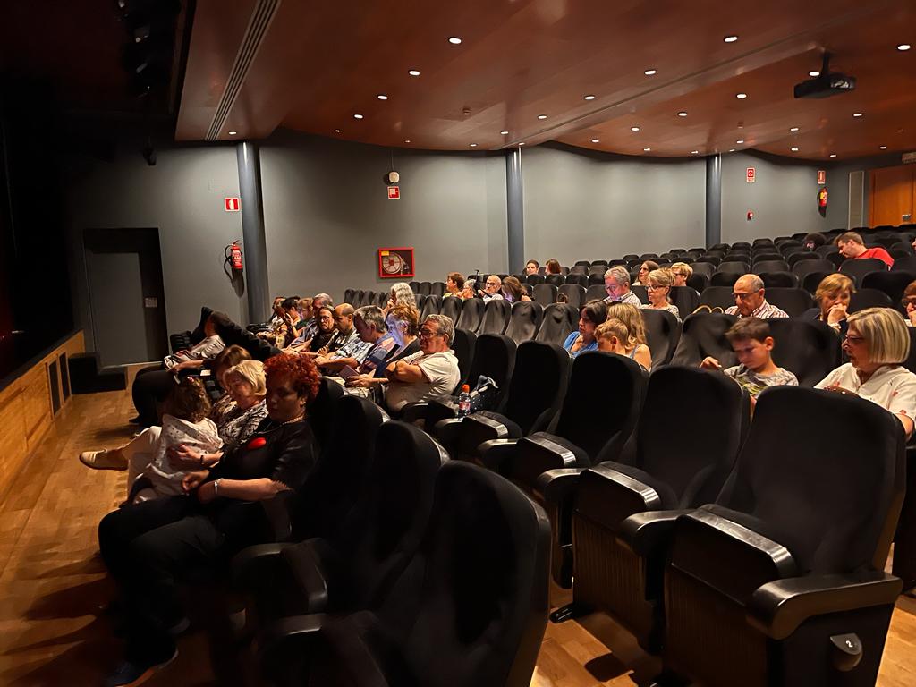Actuación de los grupos de Cruz Blanca en la Muestra de Teatro y Danza. Foto: Mercedes Manterola