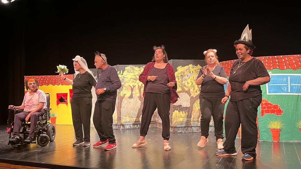 Actuación de los grupos de Cruz Blanca en la Muestra de Teatro y Danza. Foto: Mercedes Manterola