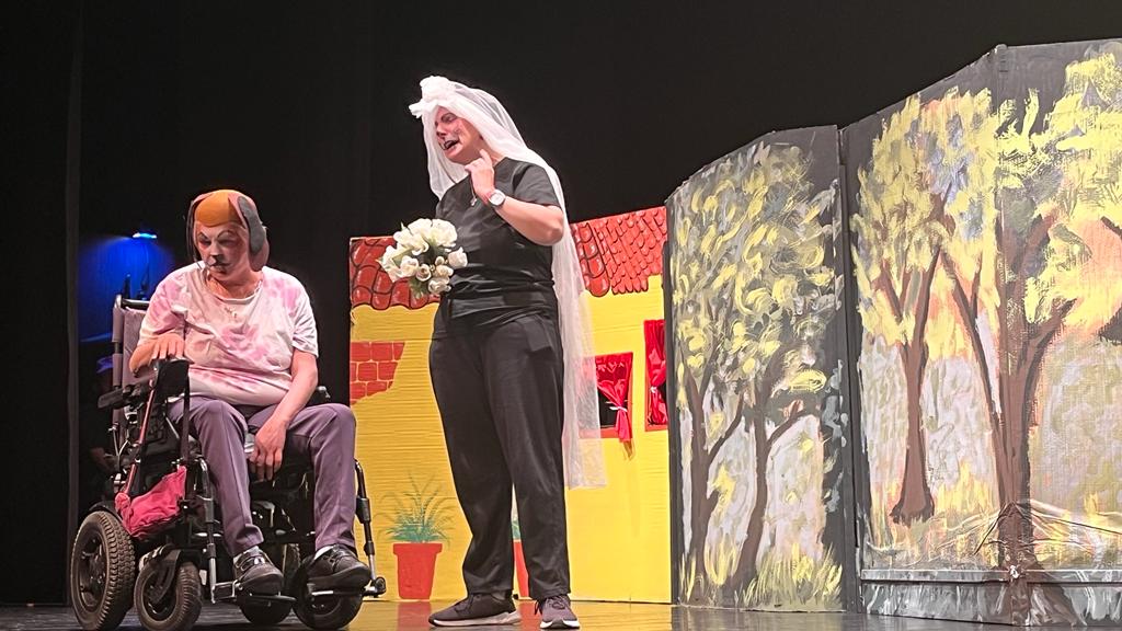 Actuación de los grupos de Cruz Blanca en la Muestra de Teatro y Danza. Foto: Mercedes Manterola