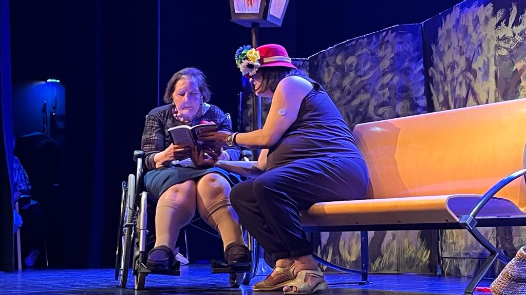 Actuación de los grupos de Cruz Blanca en la Muestra de Teatro y Danza. Foto: Mercedes Manterola