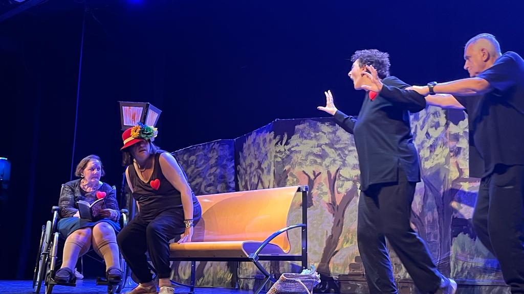 Actuación de los grupos de Cruz Blanca en la Muestra de Teatro y Danza. Foto: Mercedes Manterola