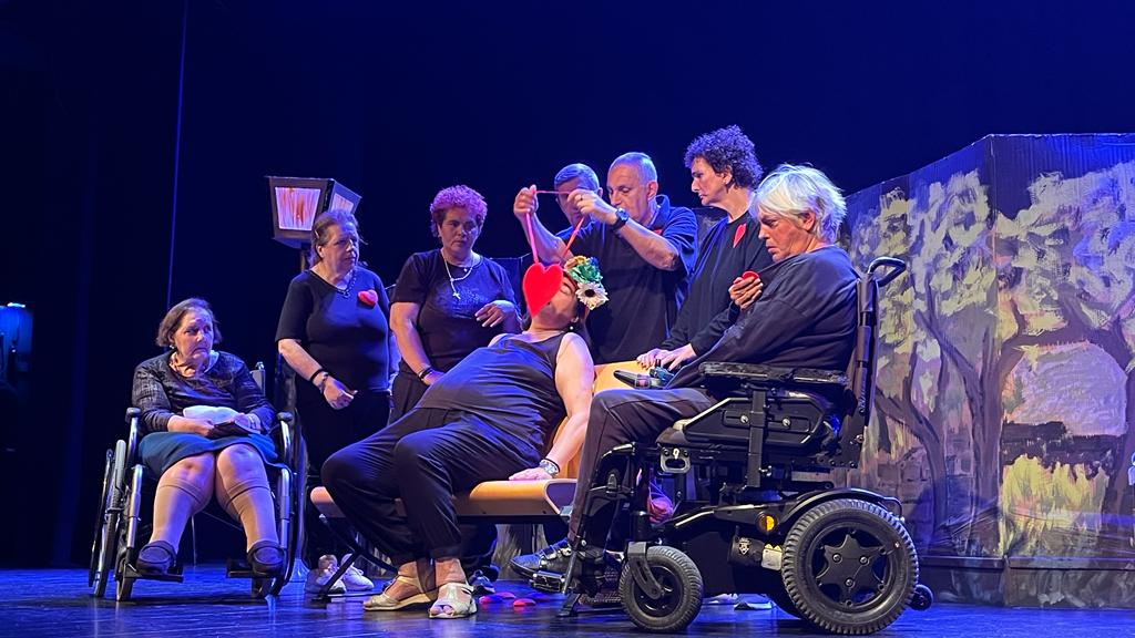 Actuación de los grupos de Cruz Blanca en la Muestra de Teatro y Danza. Foto: Mercedes Manterola