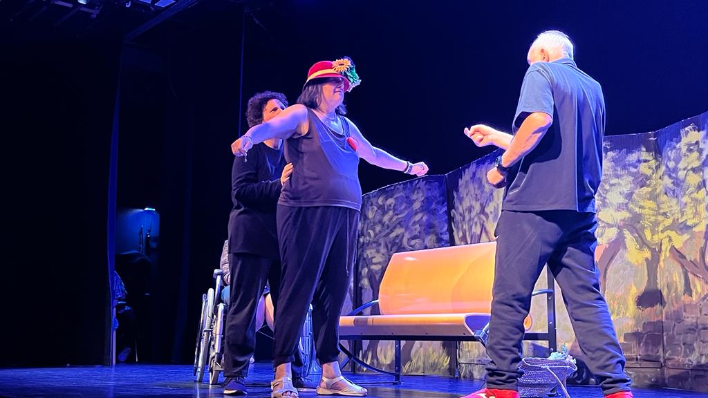 Actuación de los grupos de Cruz Blanca en la Muestra de Teatro y Danza. Foto: Mercedes Manterola