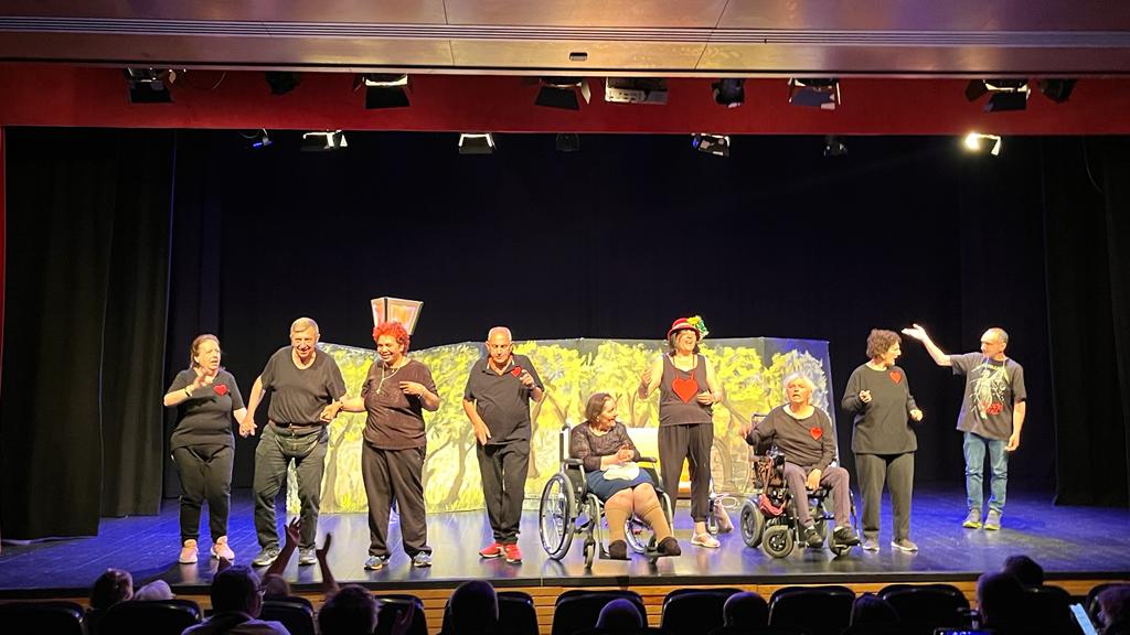 Actuación de los grupos de Cruz Blanca en la Muestra de Teatro y Danza. Foto: Mercedes Manterola