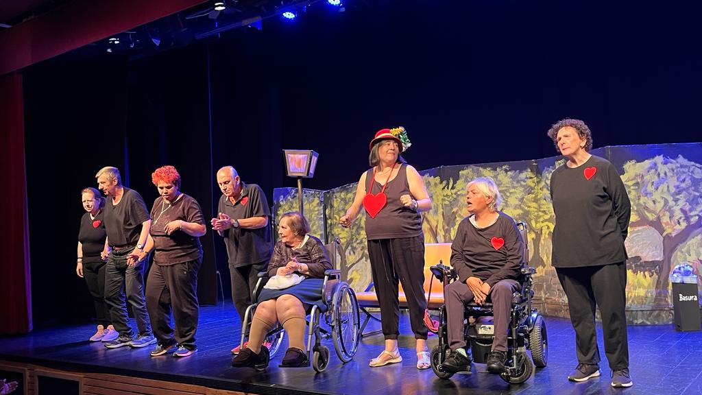 Actuación de los grupos de Cruz Blanca en la Muestra de Teatro y Danza. Foto: Mercedes Manterola