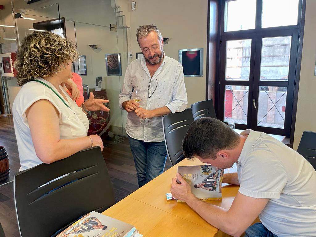 Imágenes de la presentación de Mateo Sierra en la DO Somontano en Barbastro. Foto Eli Río