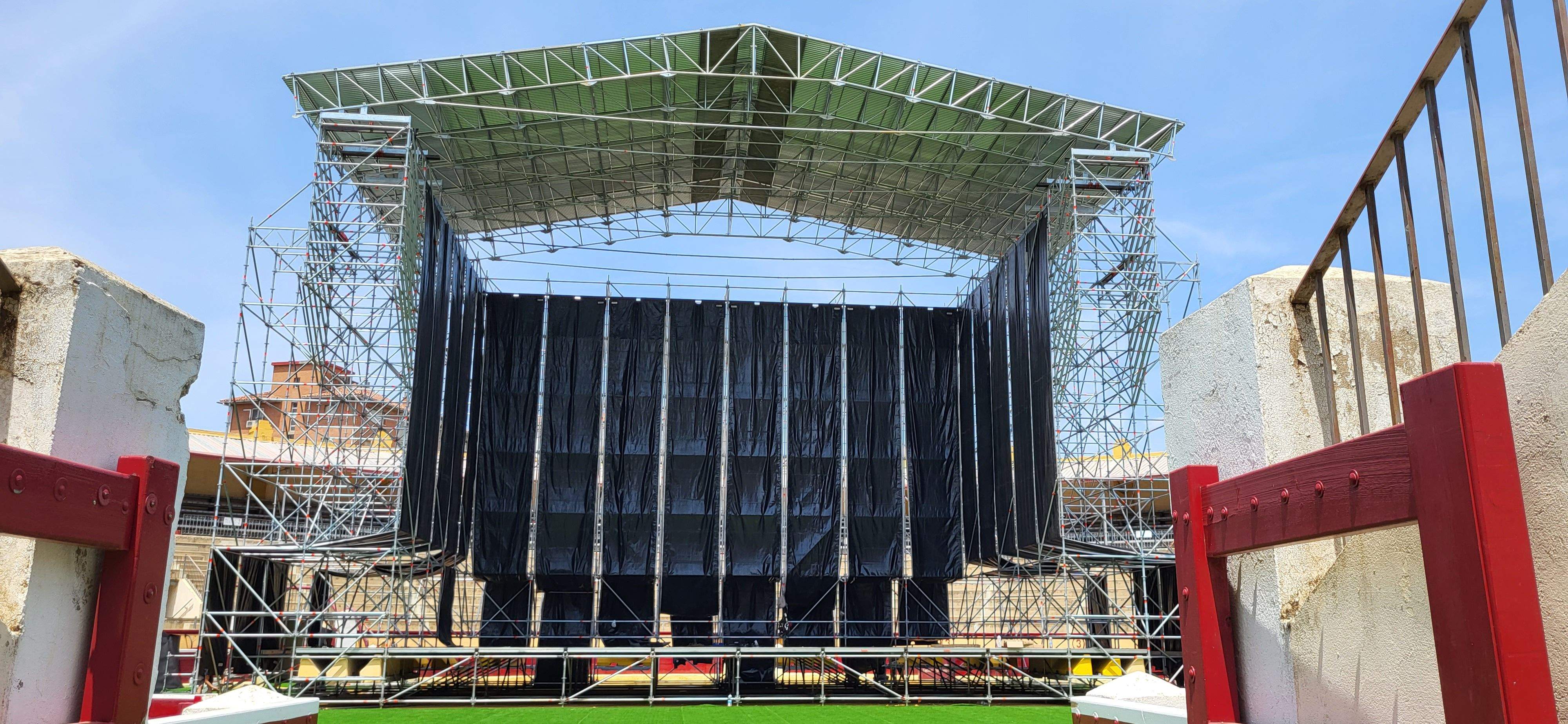 Escenario instalado en la plaza de todos, que estrenará este sábado Bob Dylan.
