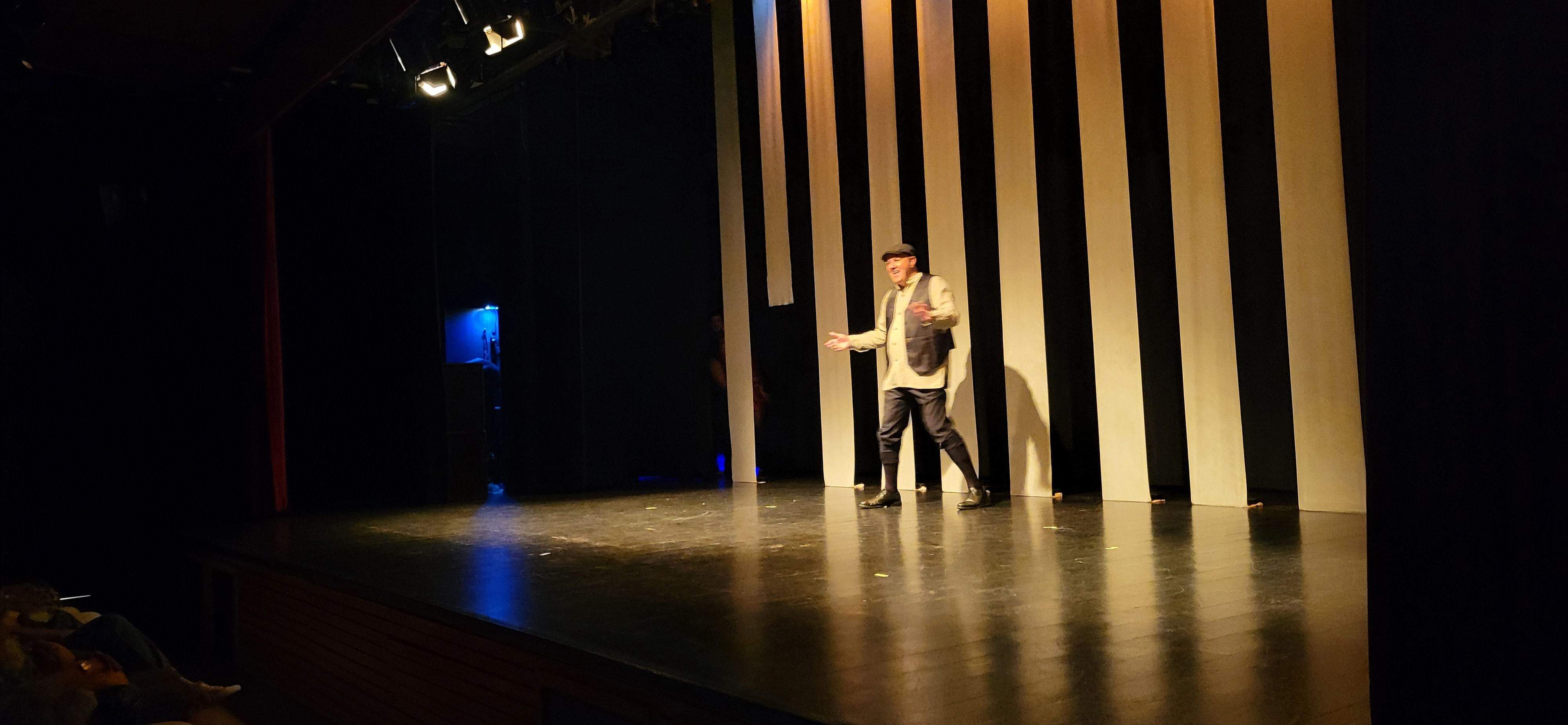 Las Lolas interpretando  "Las chicas de la asamblea". Foto Myriam Martínez