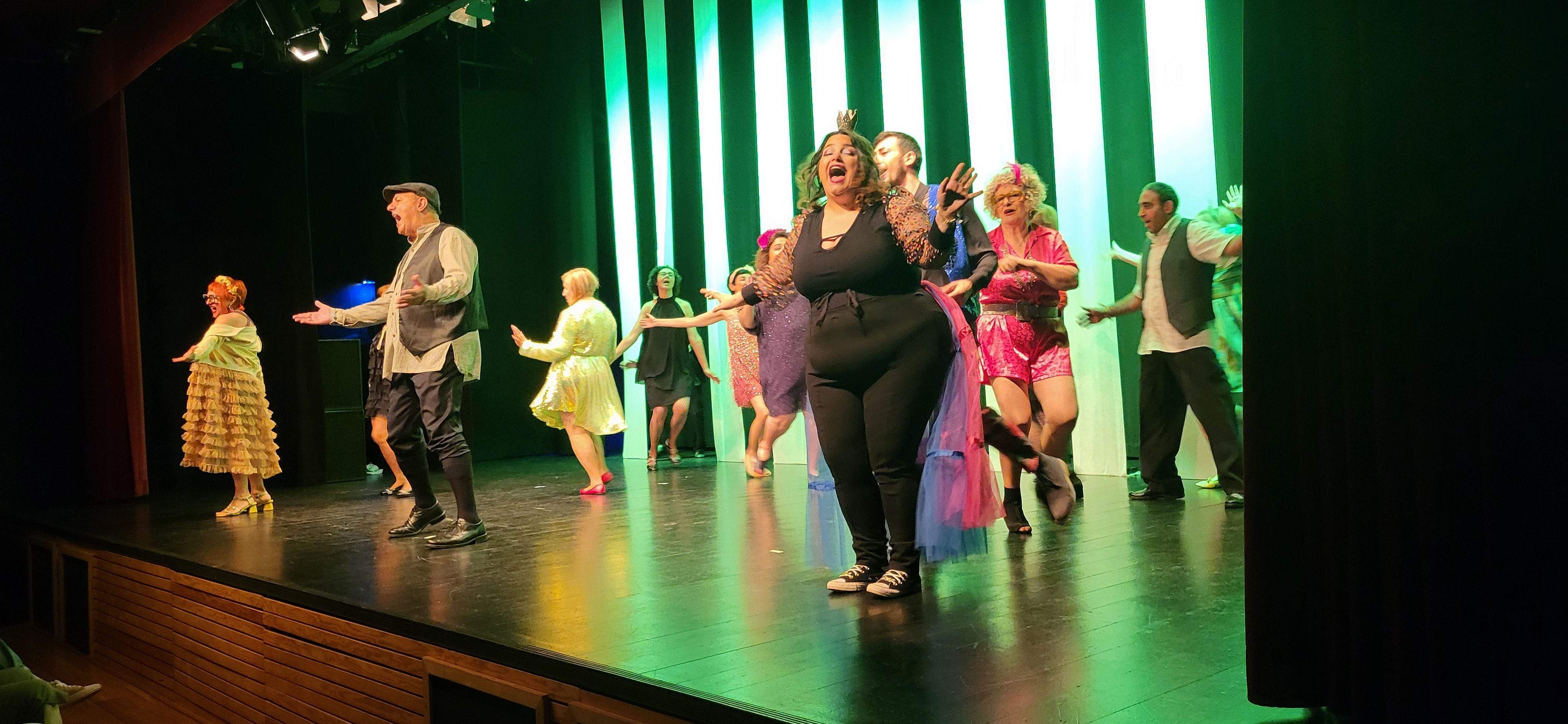 Las Lolas interpretando  "Las chicas de la asamblea". Foto Myriam Martínez
