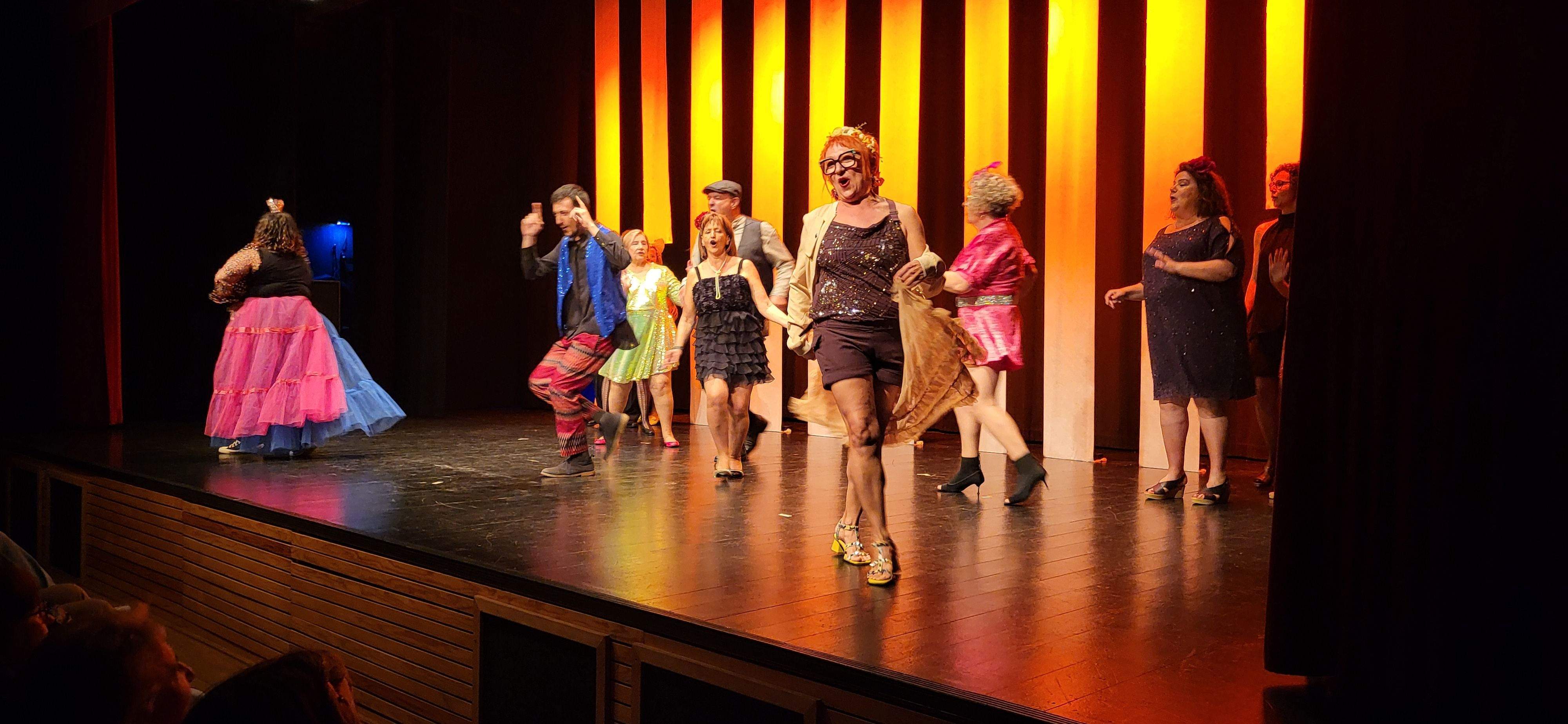 Las Lolas interpretando  "Las chicas de la asamblea". Foto Myriam Martínez