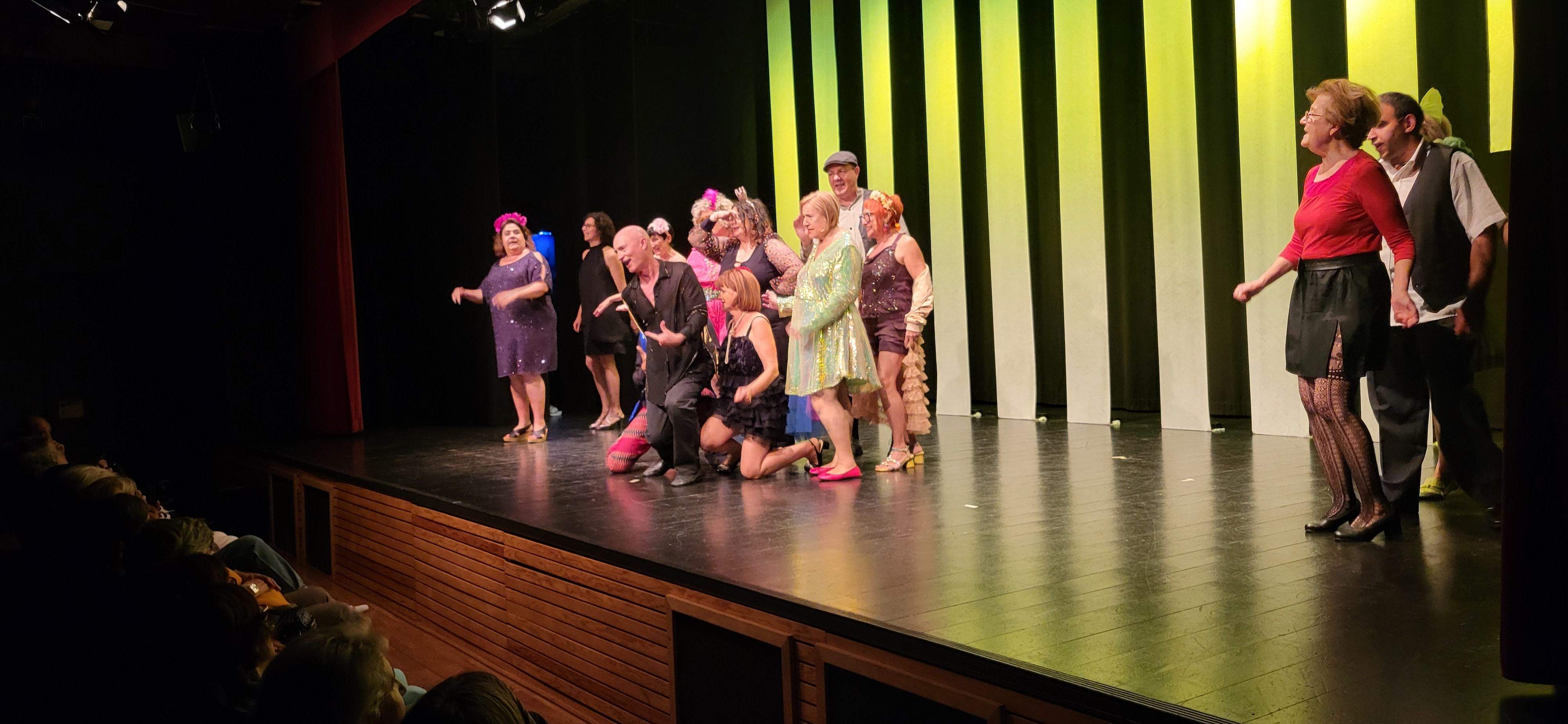 Las Lolas interpretando  "Las chicas de la asamblea". Foto Myriam Martínez