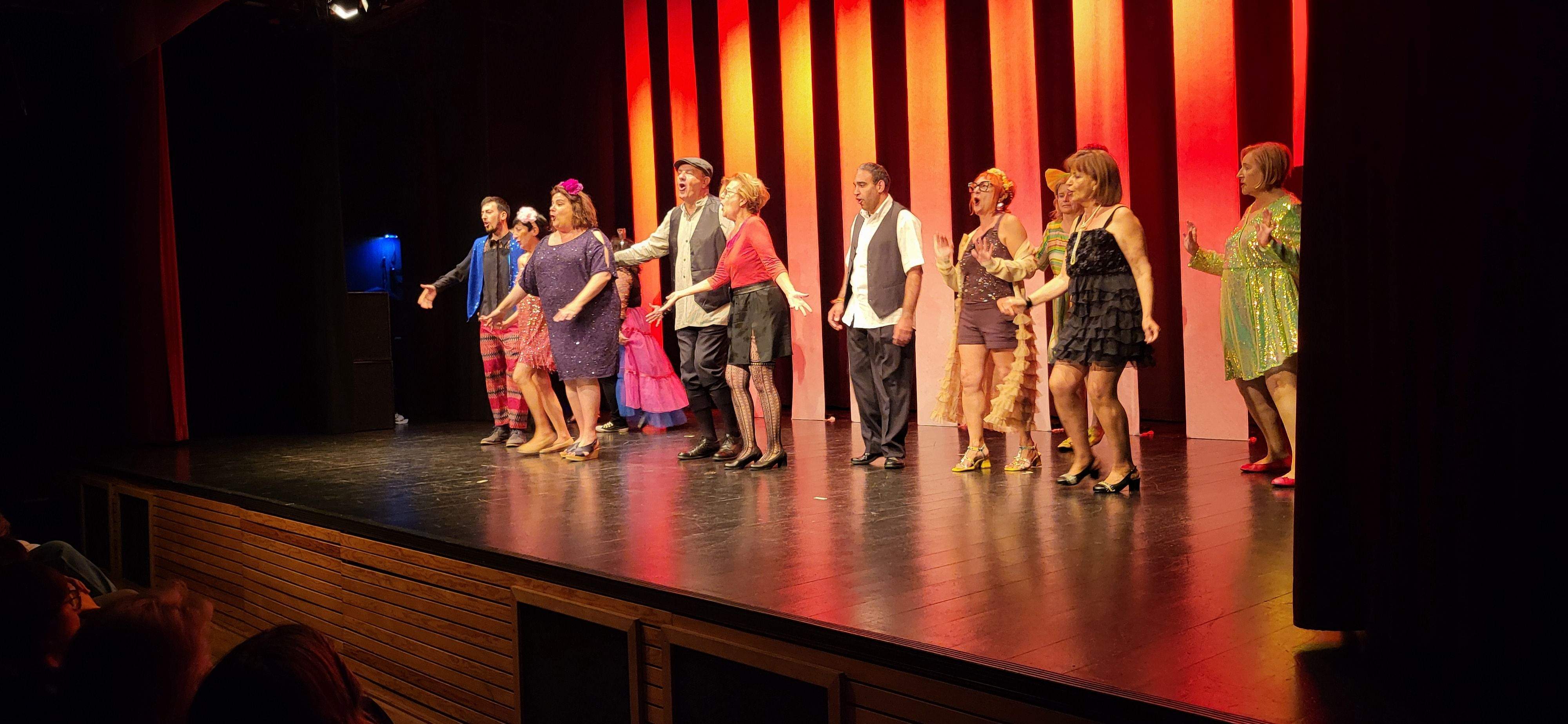 Las Lolas interpretando  "Las chicas de la asamblea". Foto Myriam Martínez