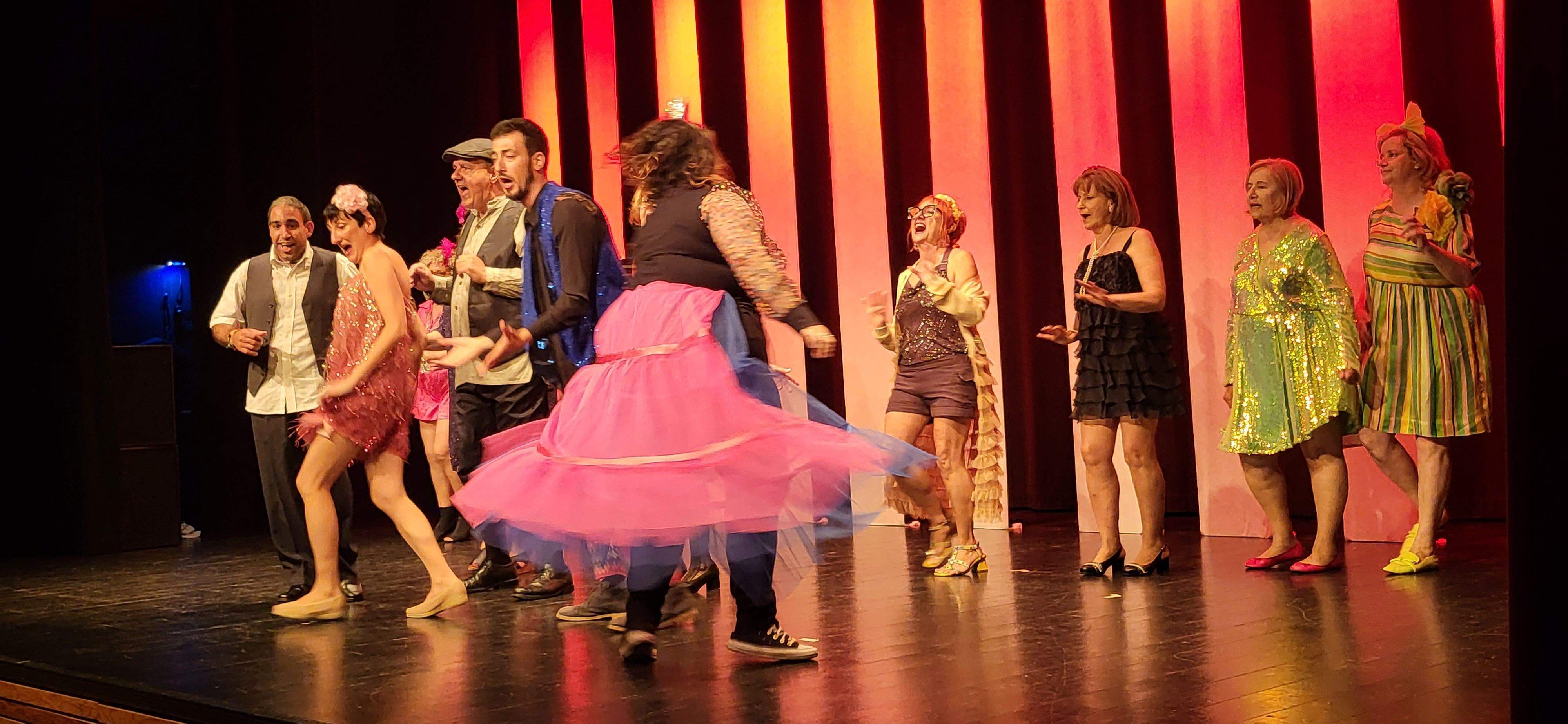 Las Lolas interpretando  "Las chicas de la asamblea". Foto Myriam Martínez
