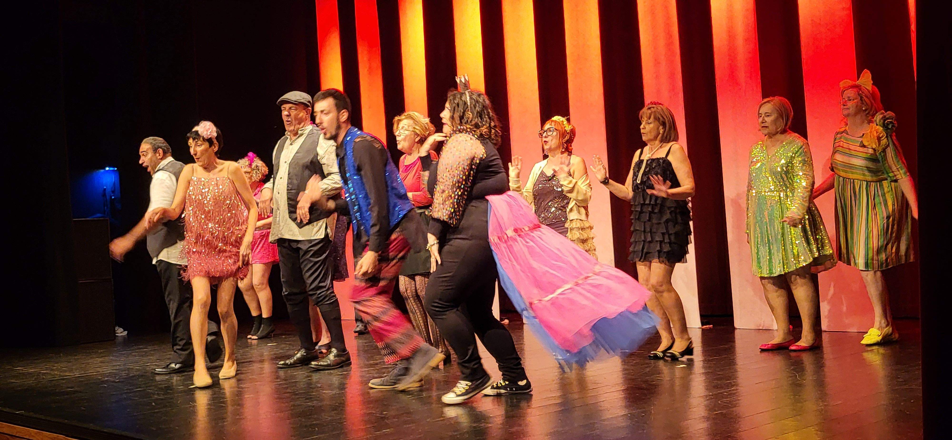 Las Lolas interpretando  "Las chicas de la asamblea". Foto Myriam Martínez