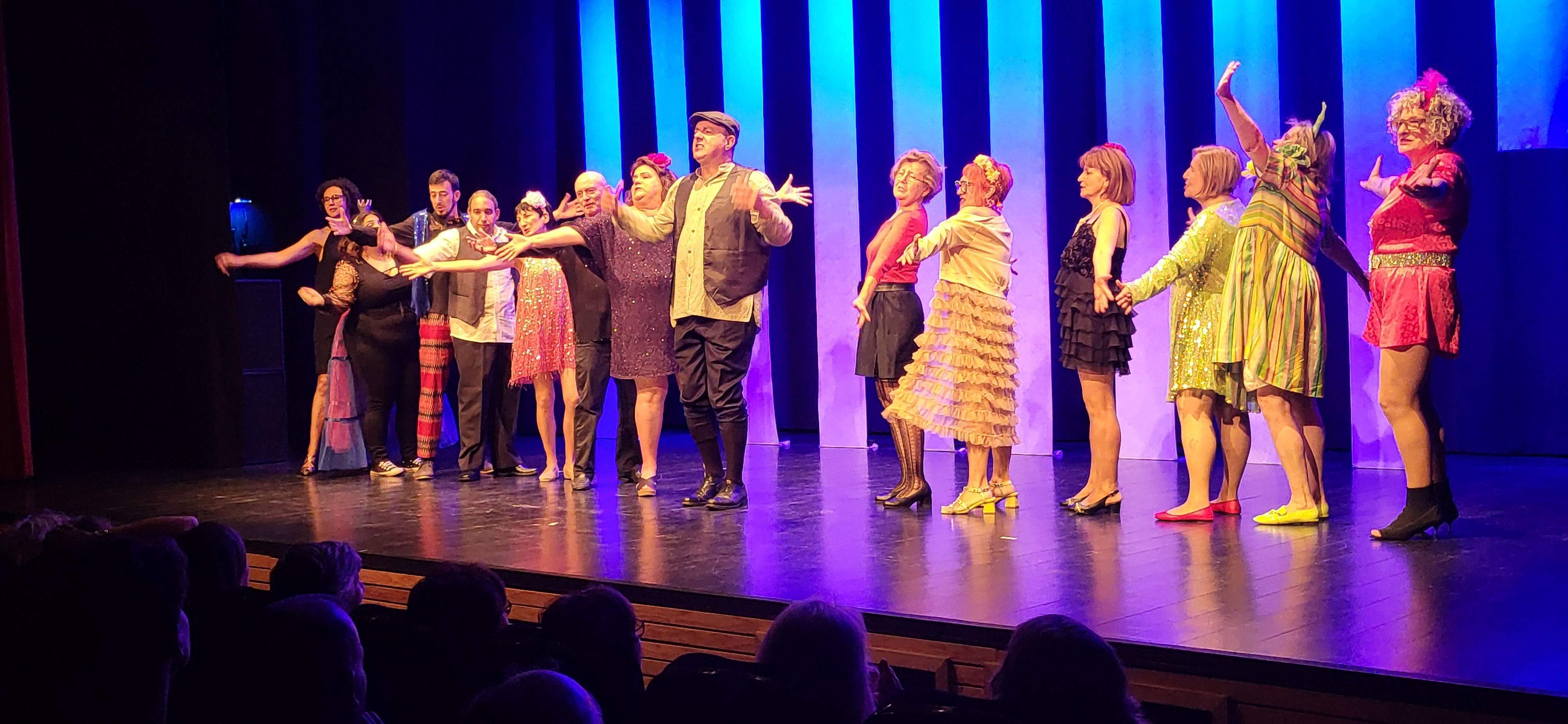Las Lolas interpretando  "Las chicas de la asamblea". Foto Myriam Martínez