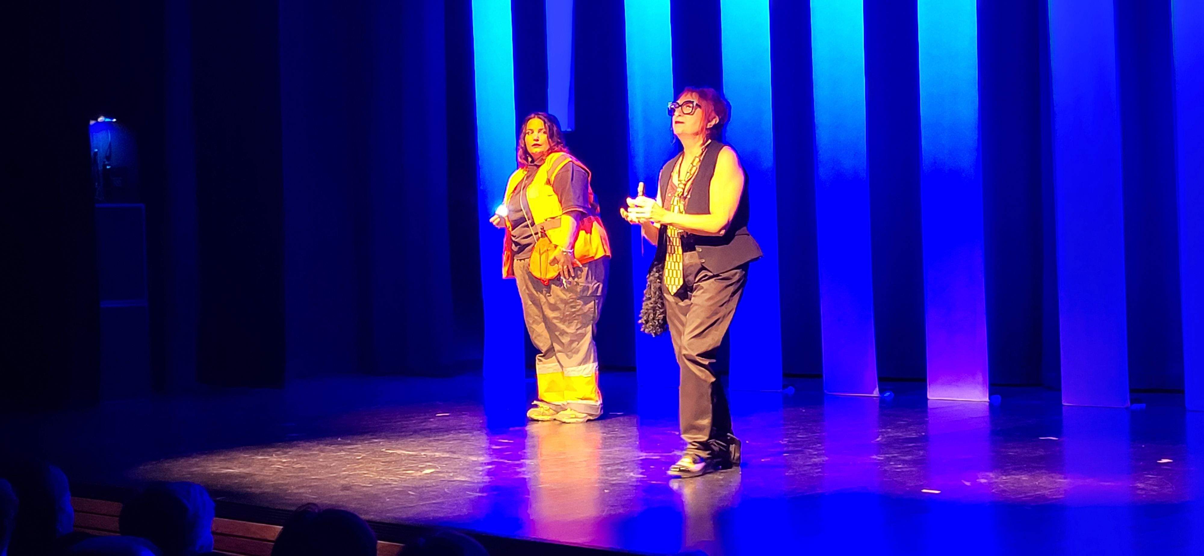 Las Lolas interpretando  "Las chicas de la asamblea". Foto Myriam Martínez