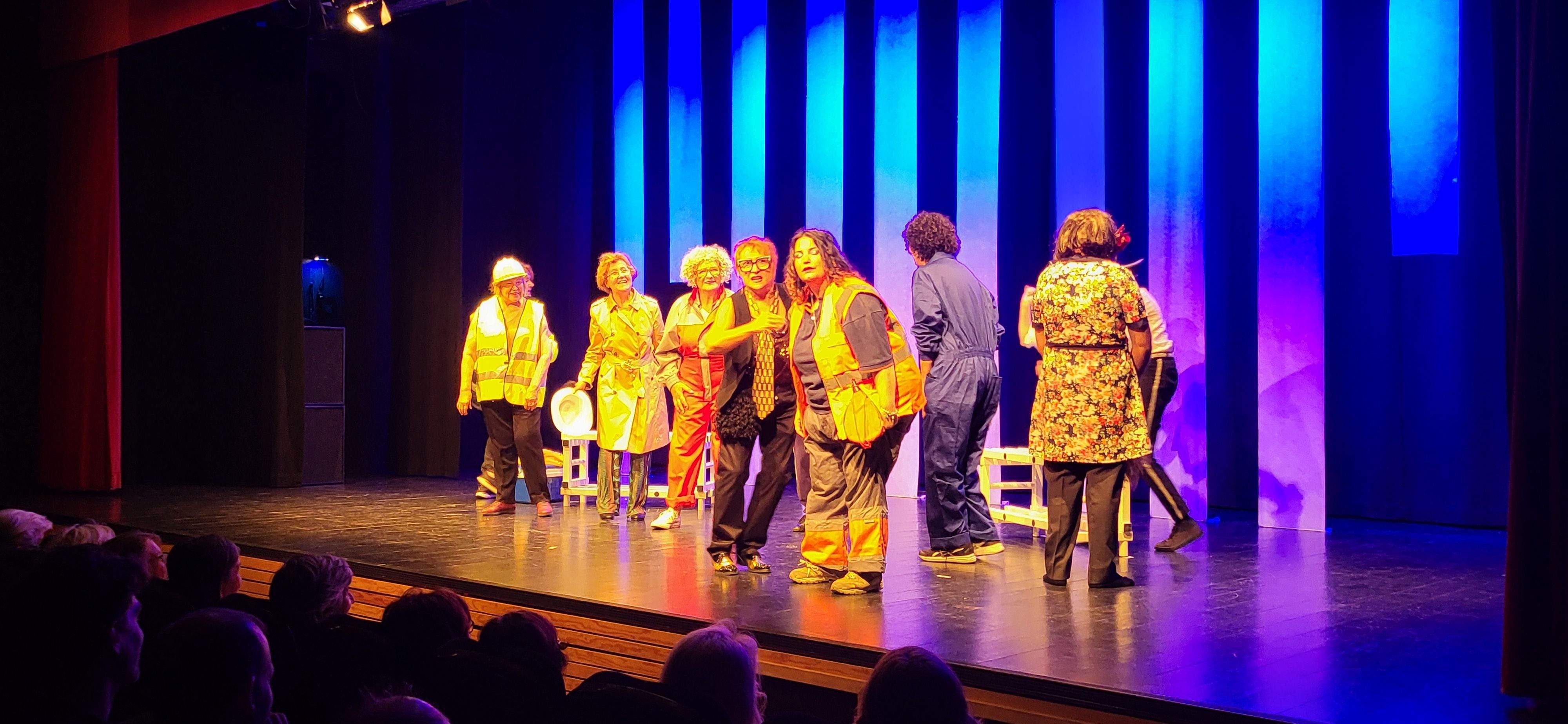 Las Lolas interpretando  "Las chicas de la asamblea". Foto Myriam Martínez