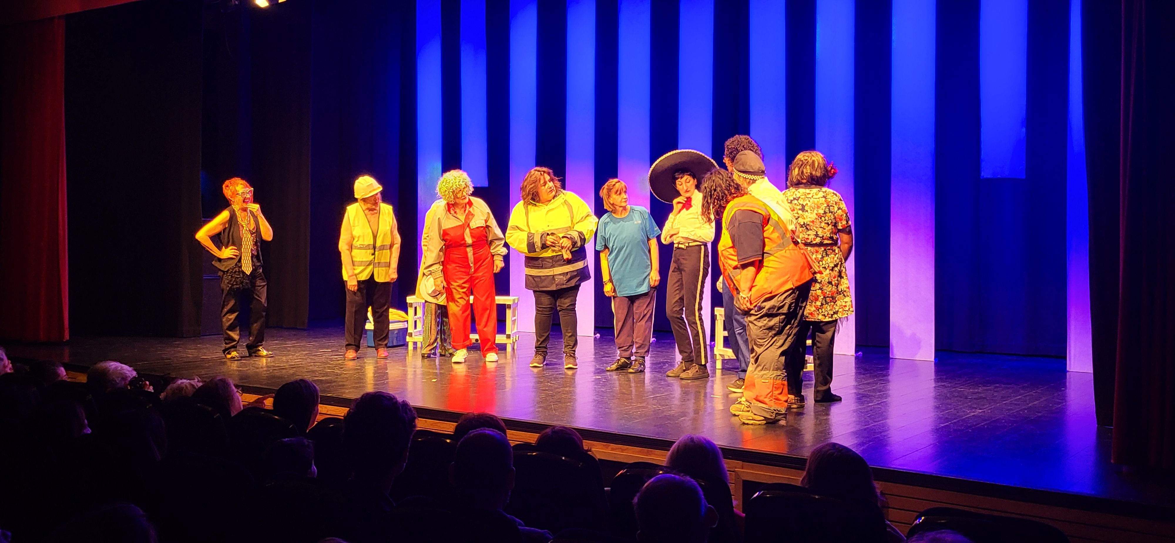 Las Lolas interpretando  "Las chicas de la asamblea". Foto Myriam Martínez