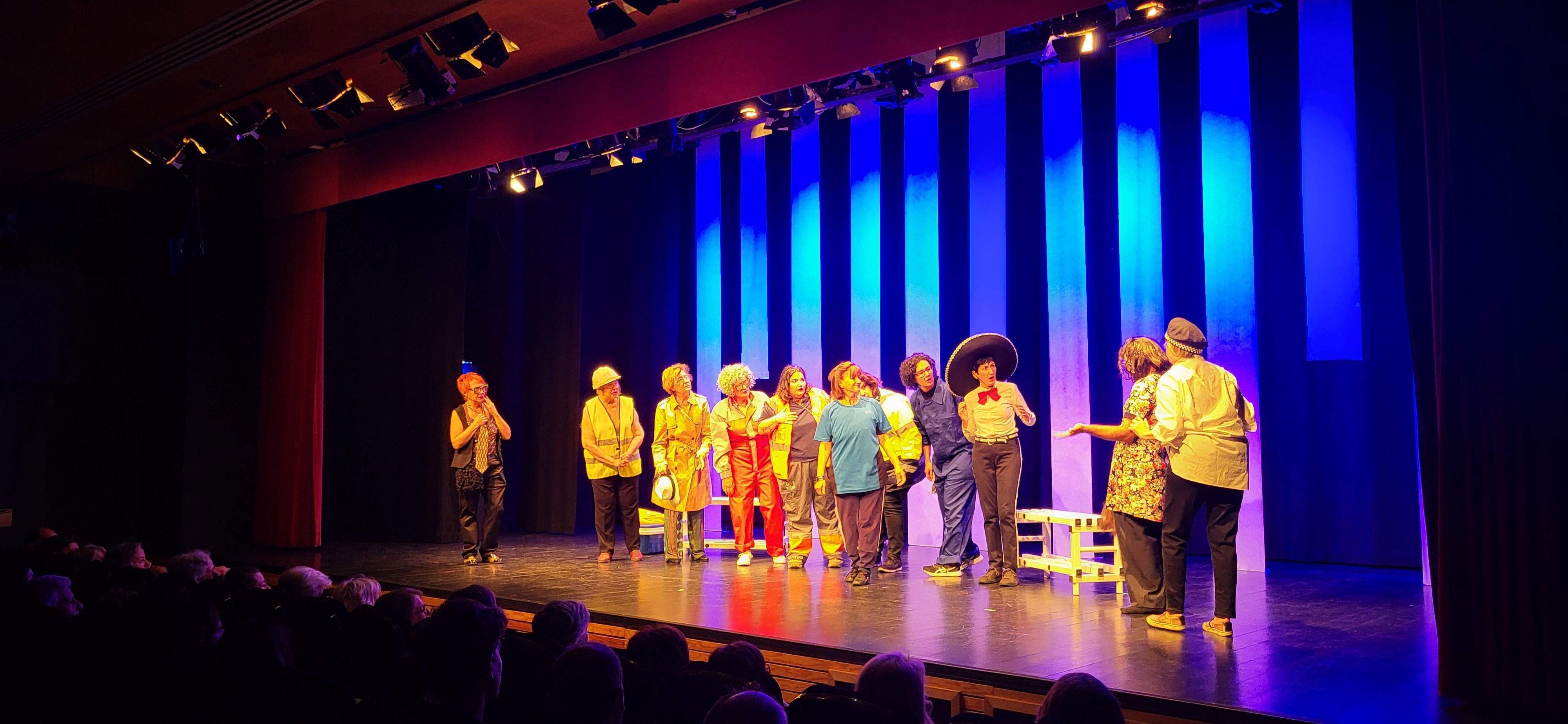 Las Lolas interpretando  "Las chicas de la asamblea". Foto Myriam Martínez
