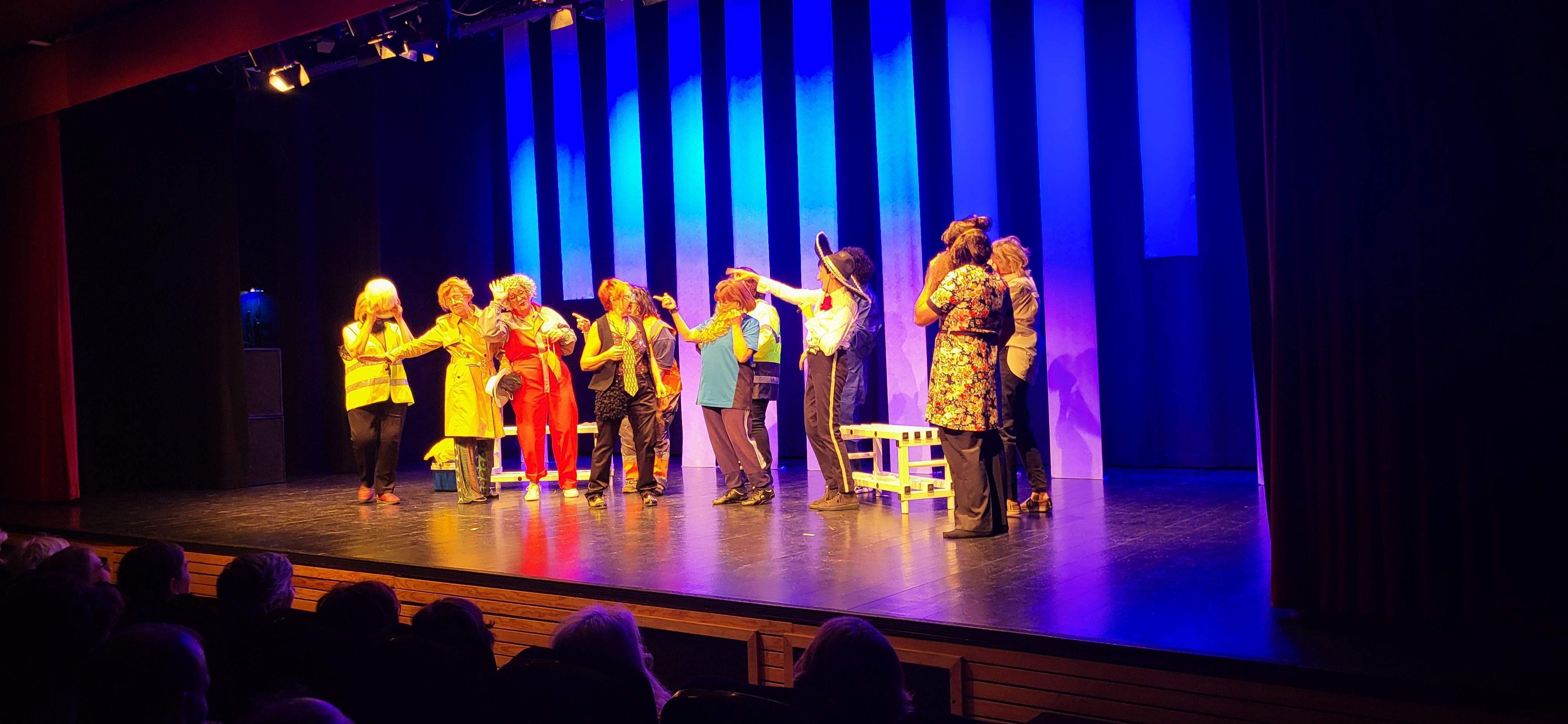 Las Lolas interpretando  "Las chicas de la asamblea". Foto Myriam Martínez