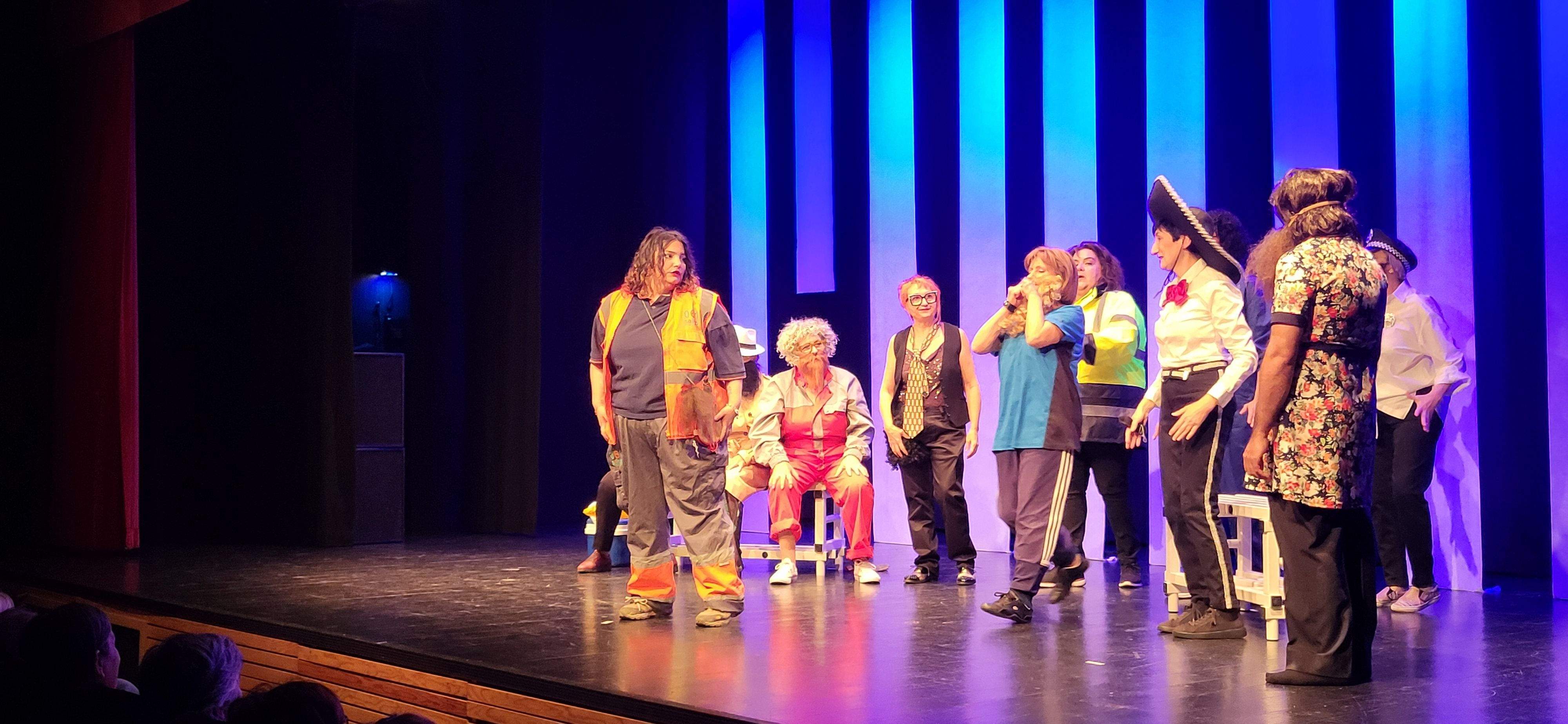 Las Lolas interpretando  "Las chicas de la asamblea". Foto Myriam Martínez