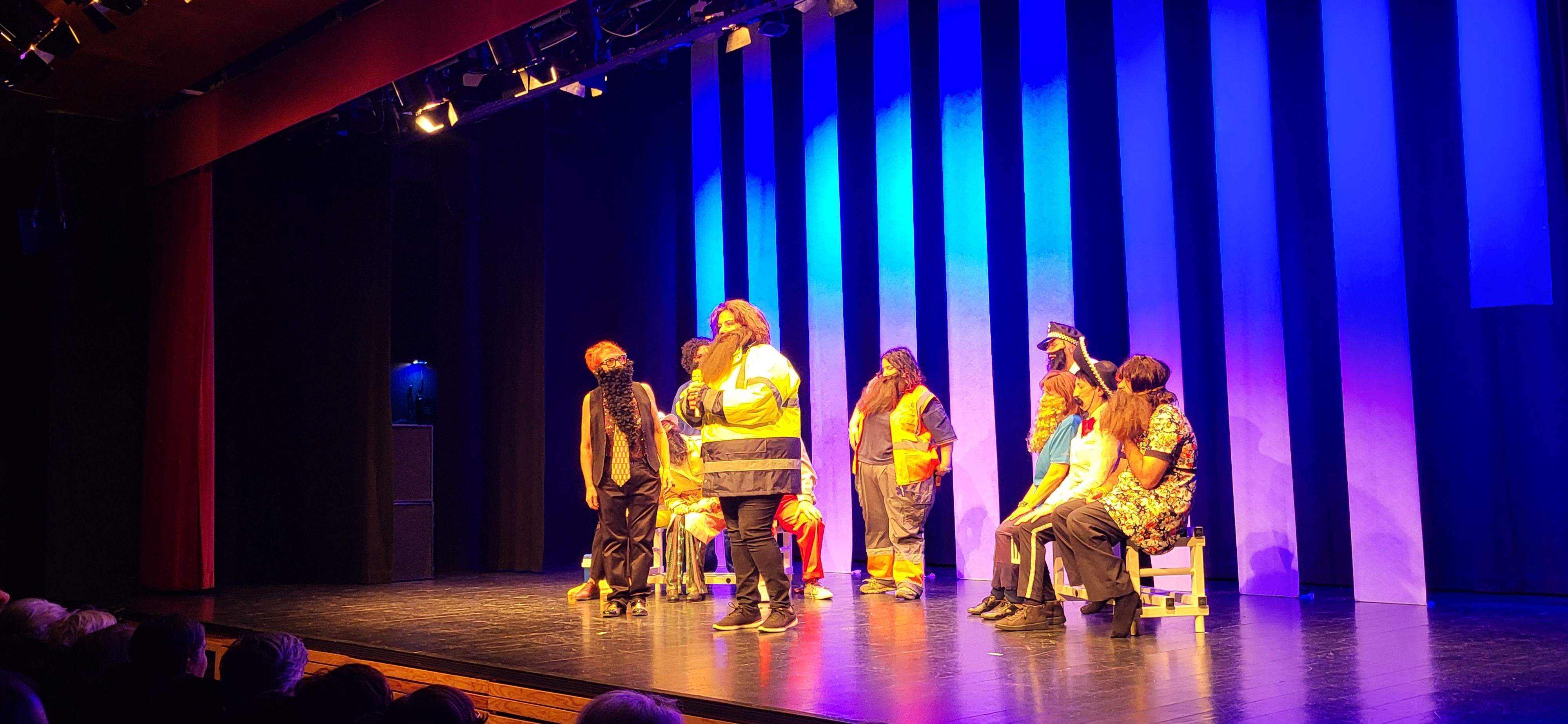Las Lolas interpretando  "Las chicas de la asamblea". Foto Myriam Martínez