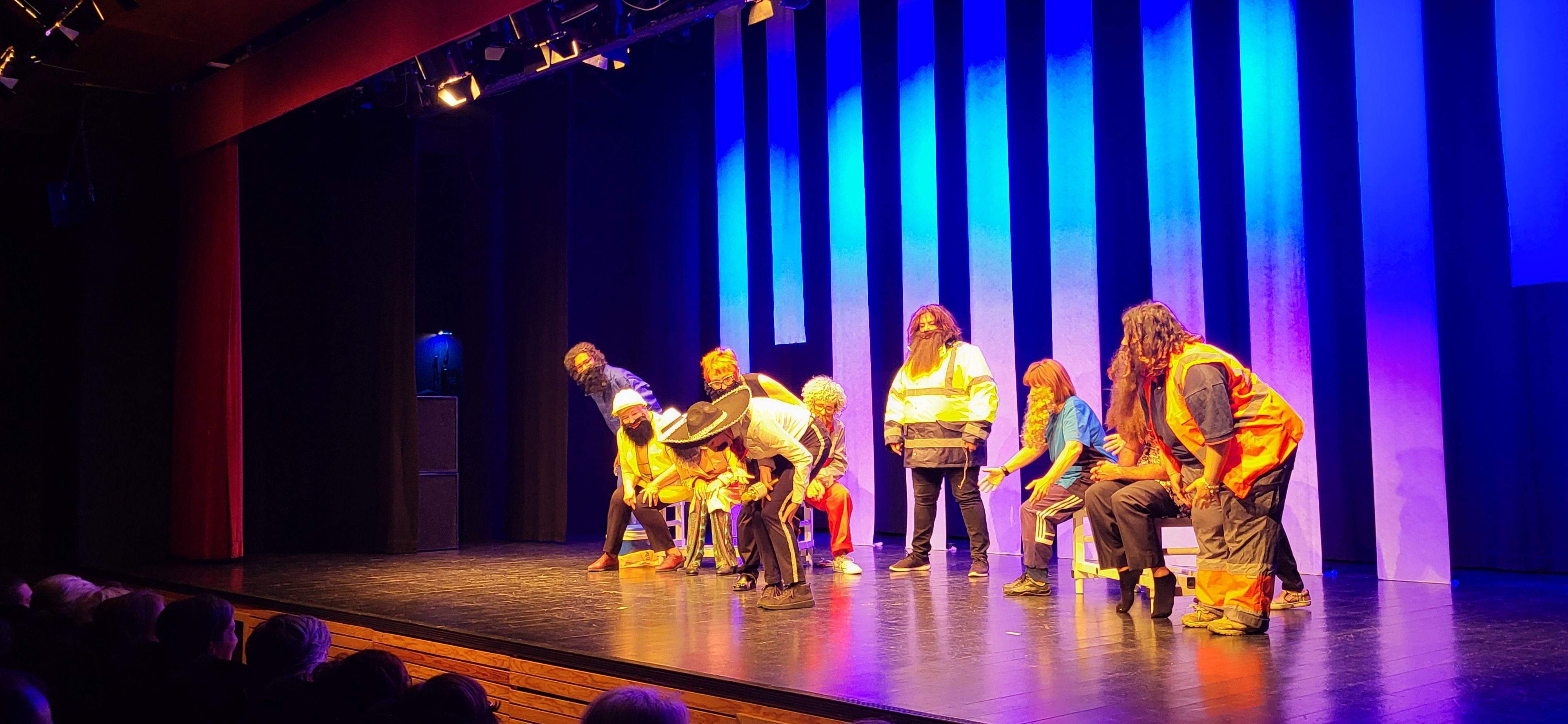 Las Lolas interpretando  "Las chicas de la asamblea". Foto Myriam Martínez