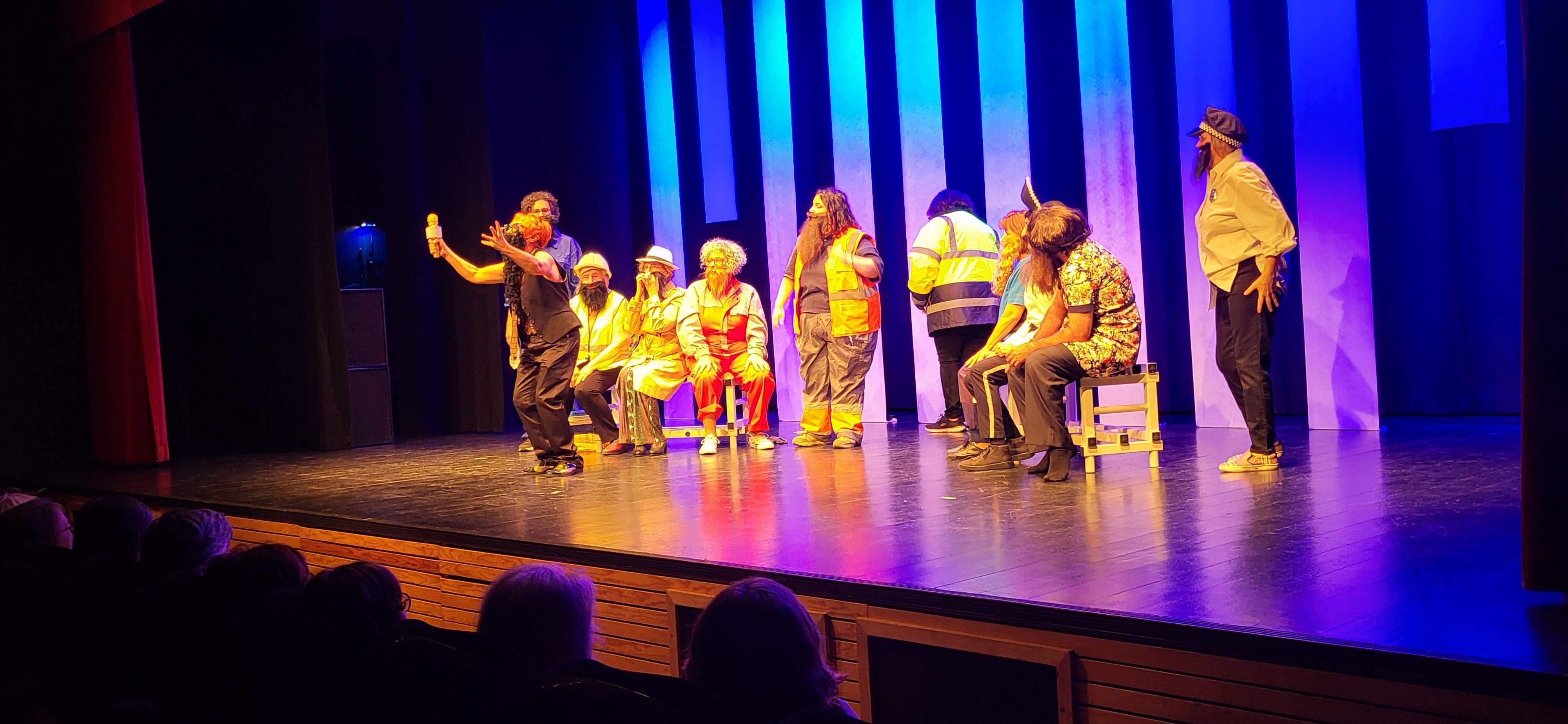 Las Lolas interpretando  "Las chicas de la asamblea". Foto Myriam Martínez